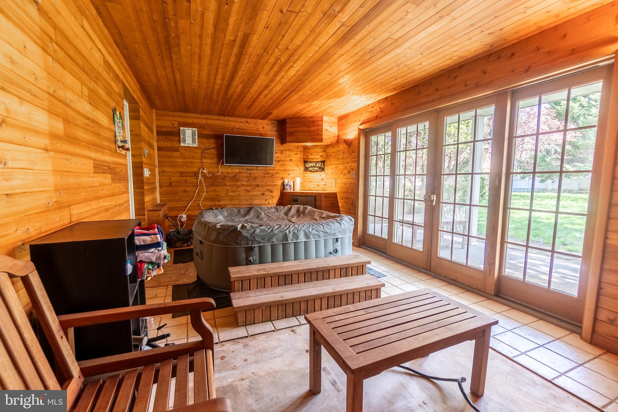 TAMMANY MANOR - Residential