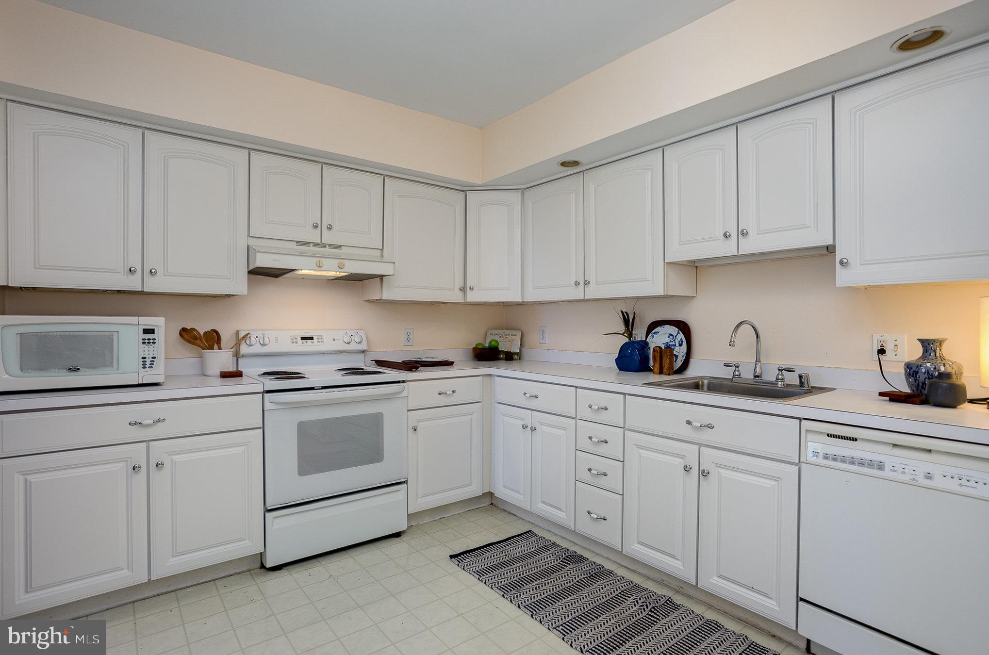 27 STONEHENGE CIRCLE 27-11