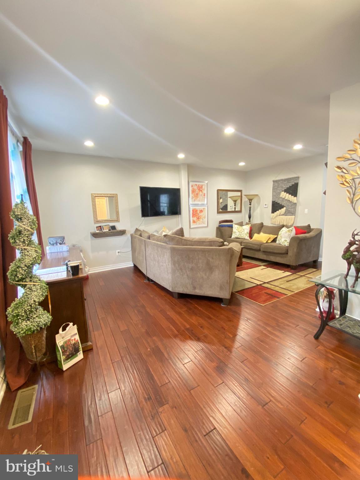 RIDGEFIELD VILLAGE - Residential Lease