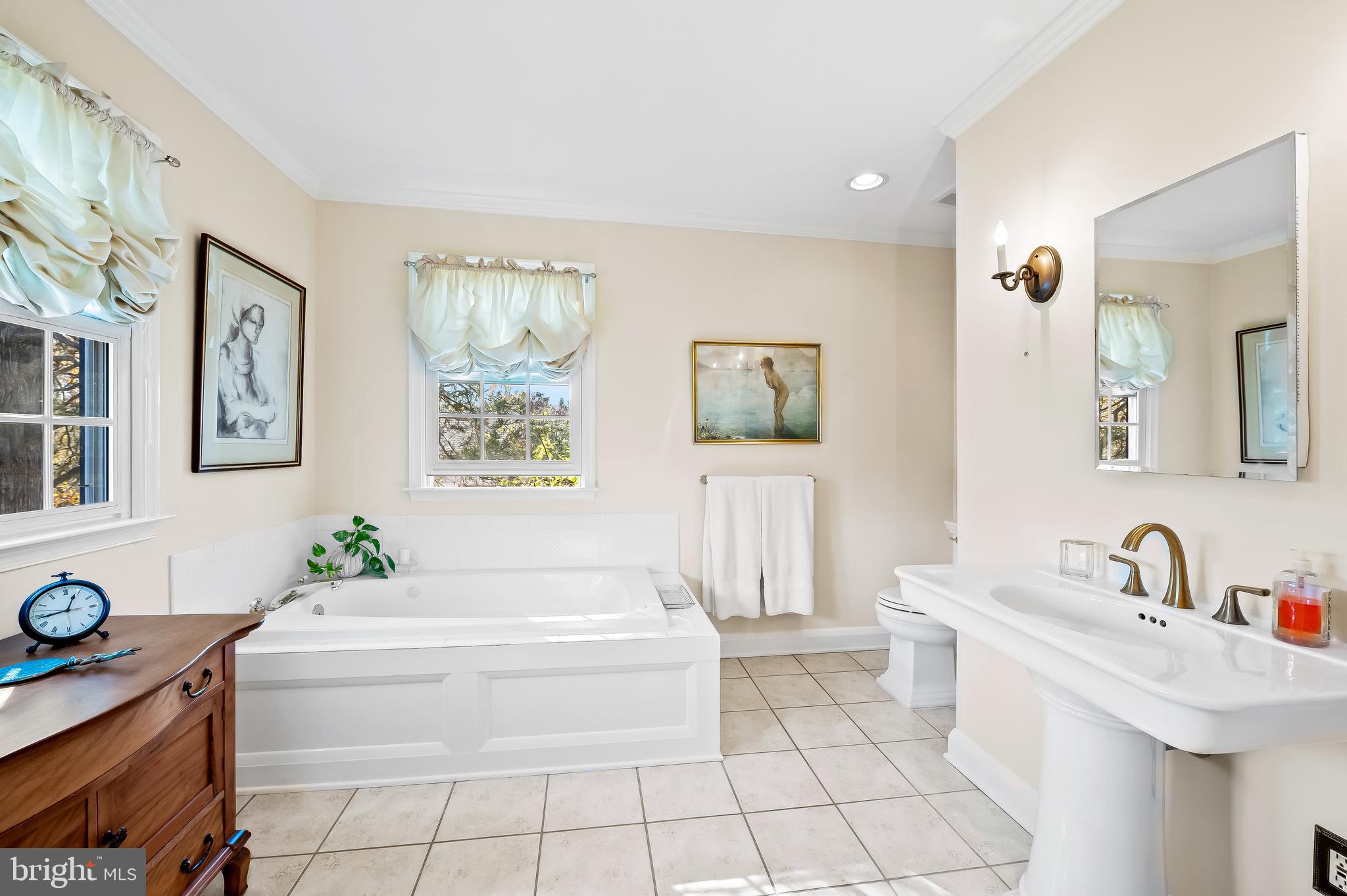 CHESTNUT HILL - Residential