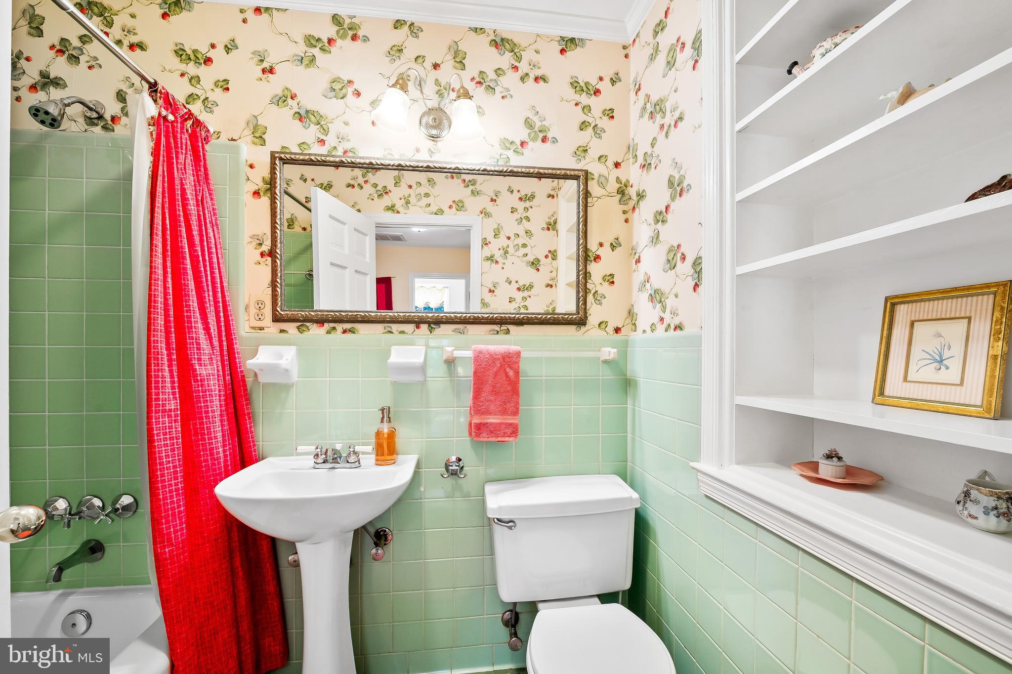 CHESTNUT HILL - Residential