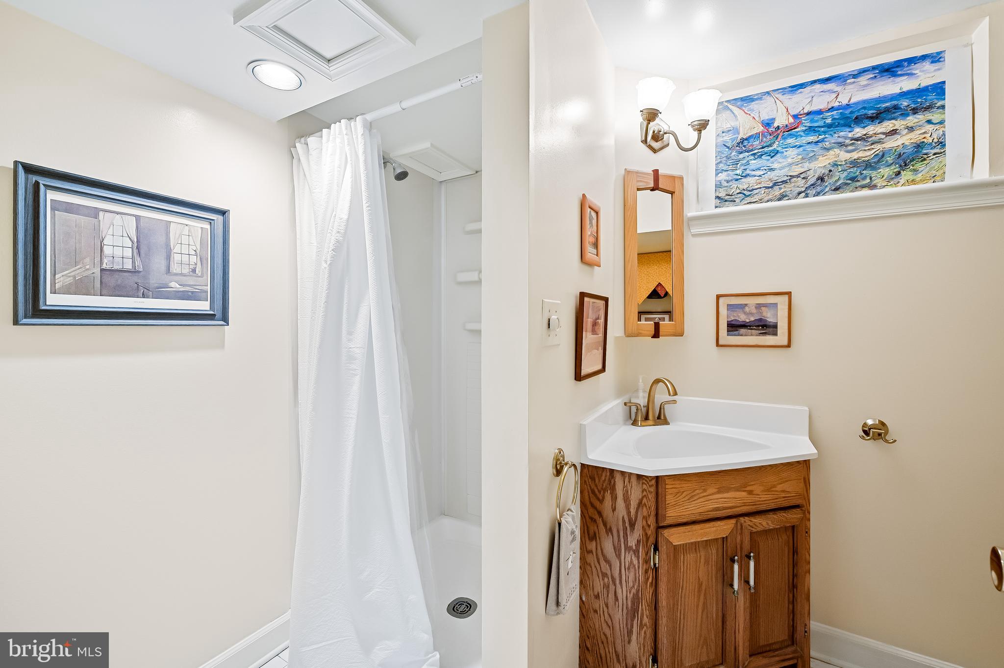 CHESTNUT HILL - Residential