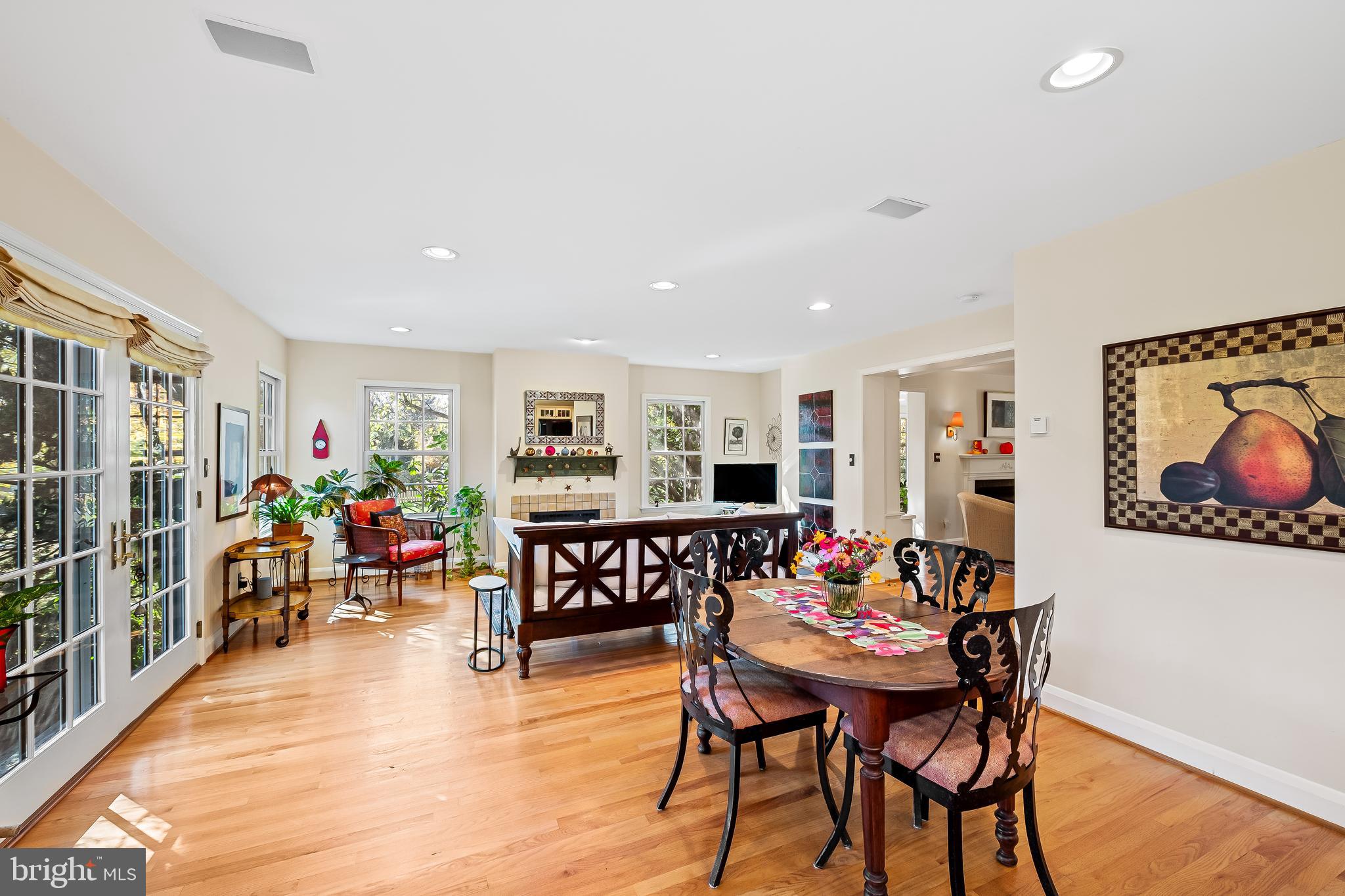 CHESTNUT HILL - Residential