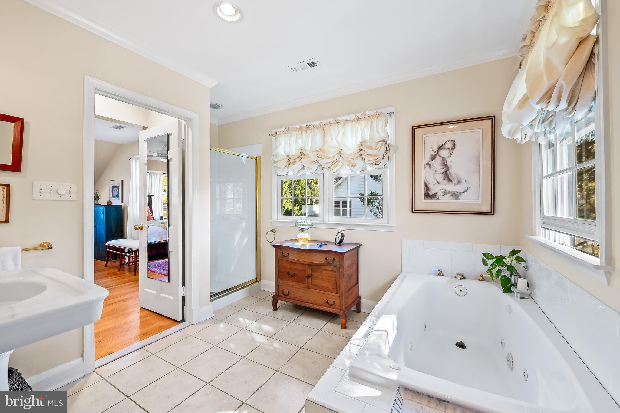 CHESTNUT HILL - Residential