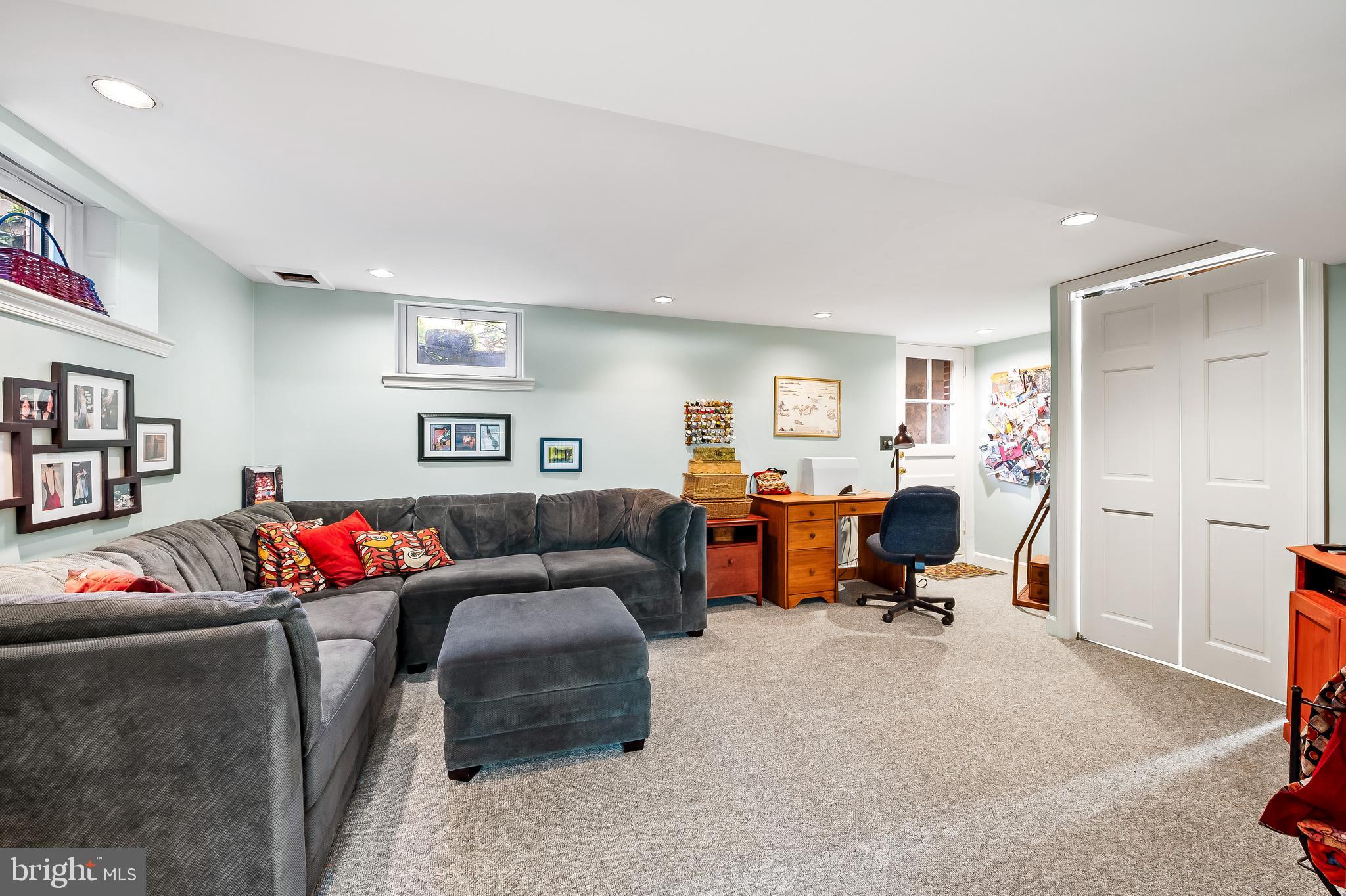 CHESTNUT HILL - Residential