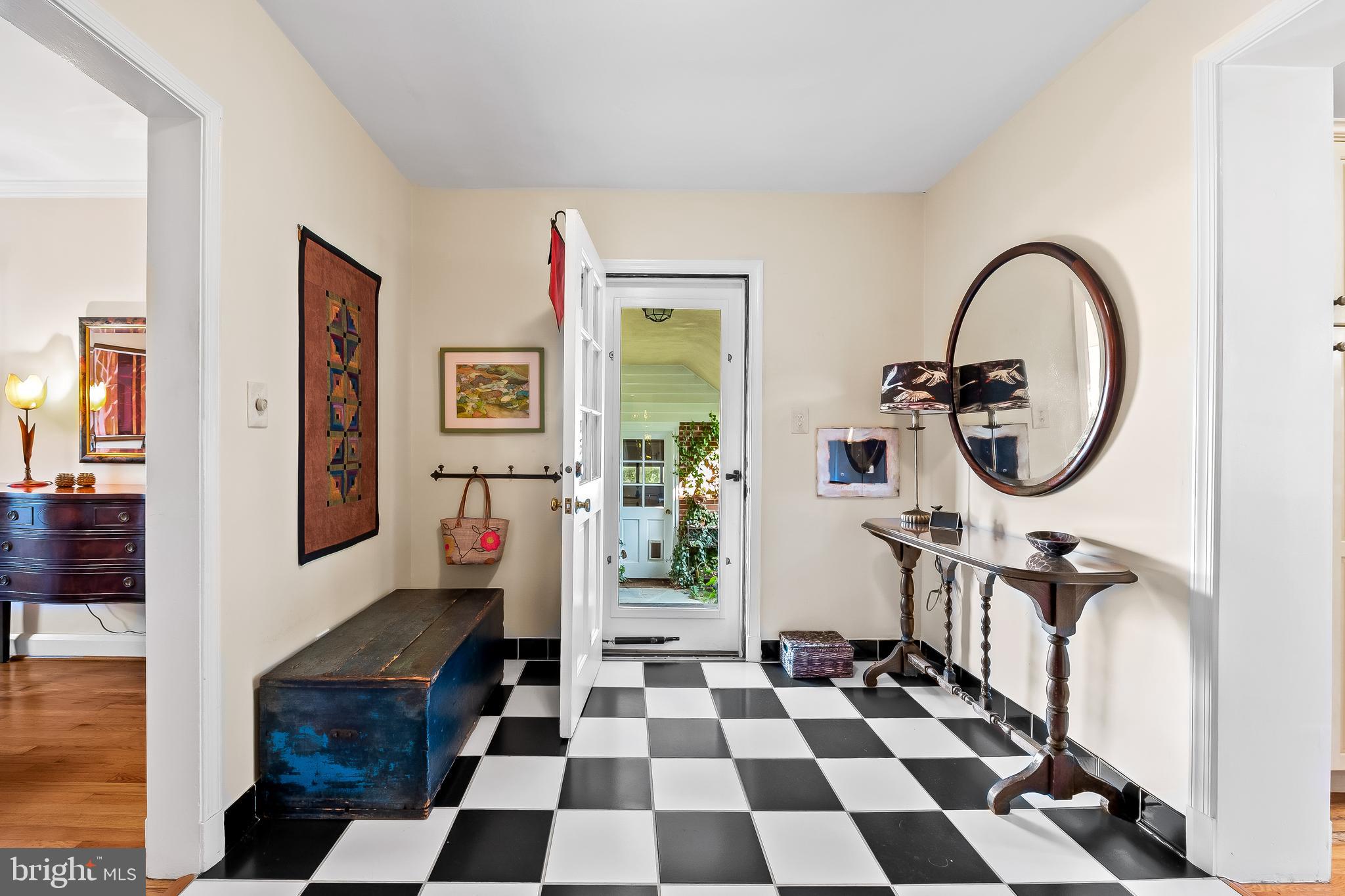 CHESTNUT HILL - Residential