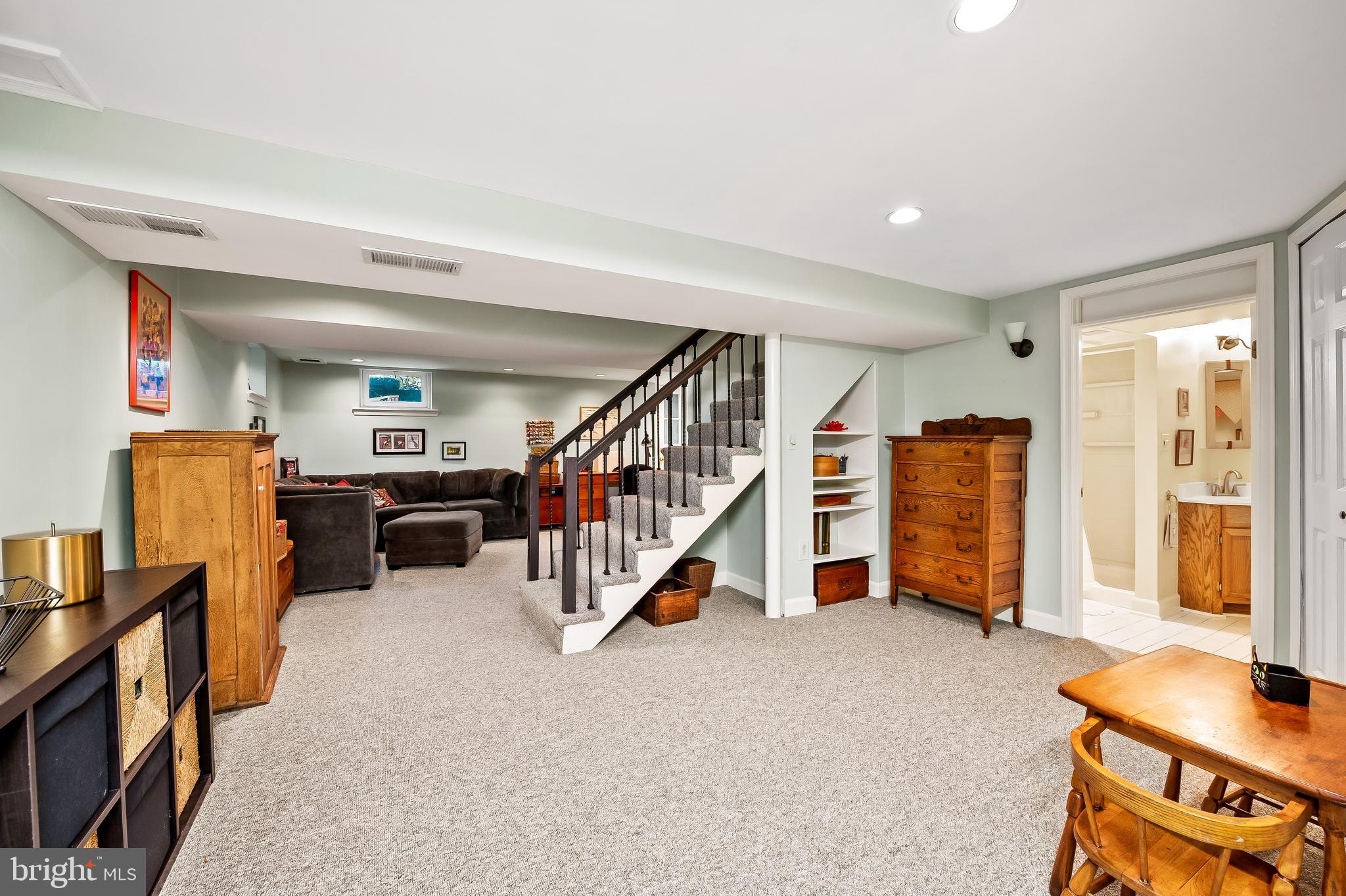 CHESTNUT HILL - Residential