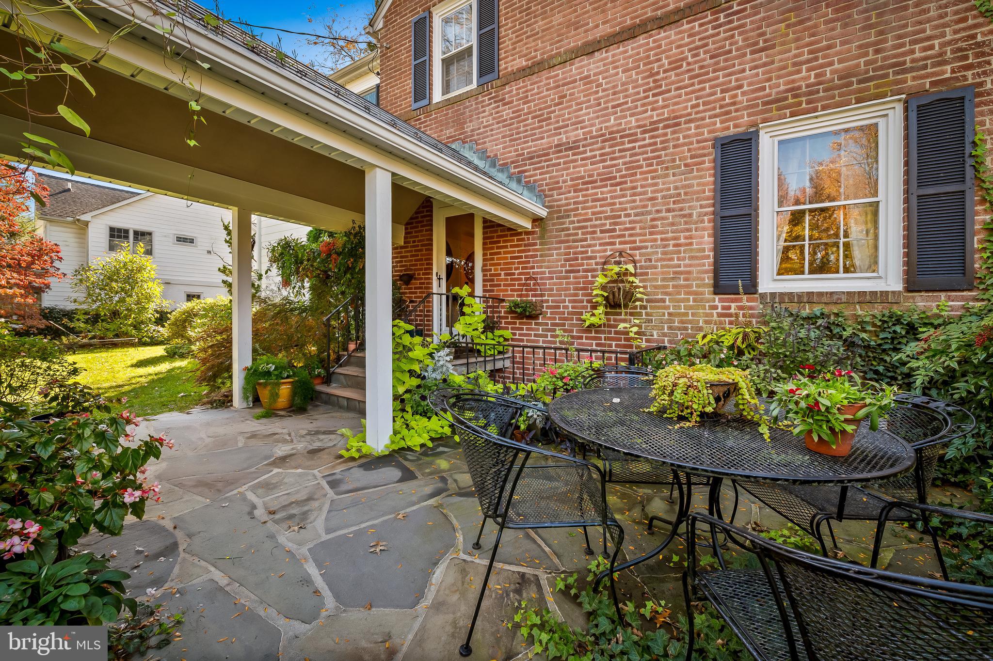 CHESTNUT HILL - Residential