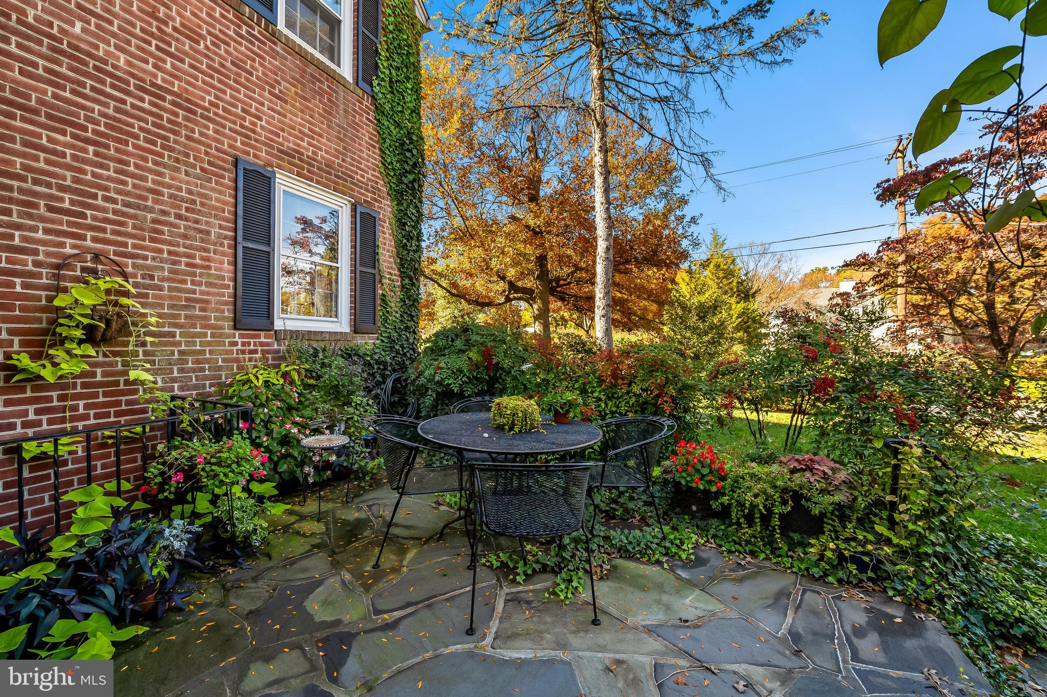 CHESTNUT HILL - Residential