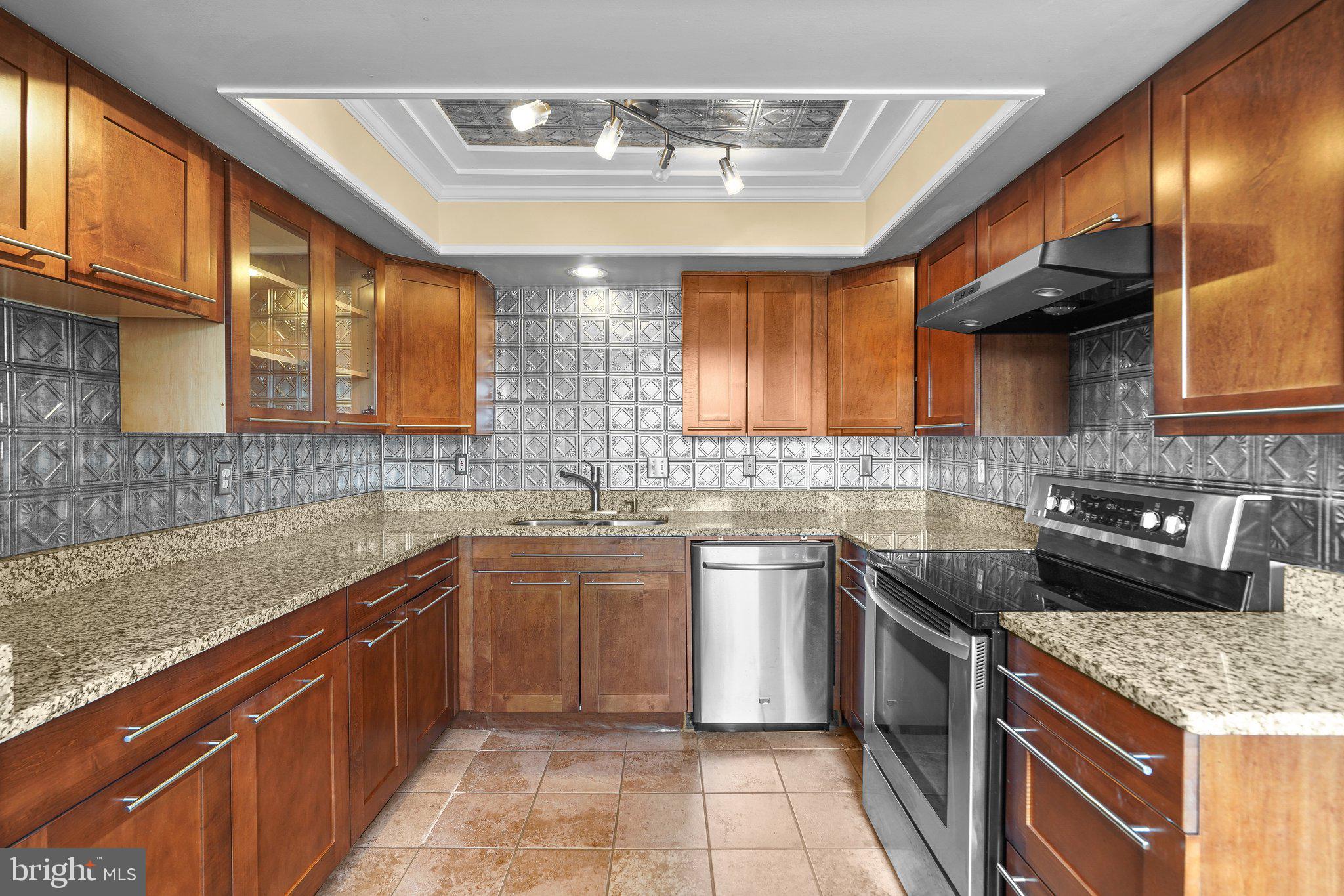 GUNNERS LAKE VILLAGE - Residential