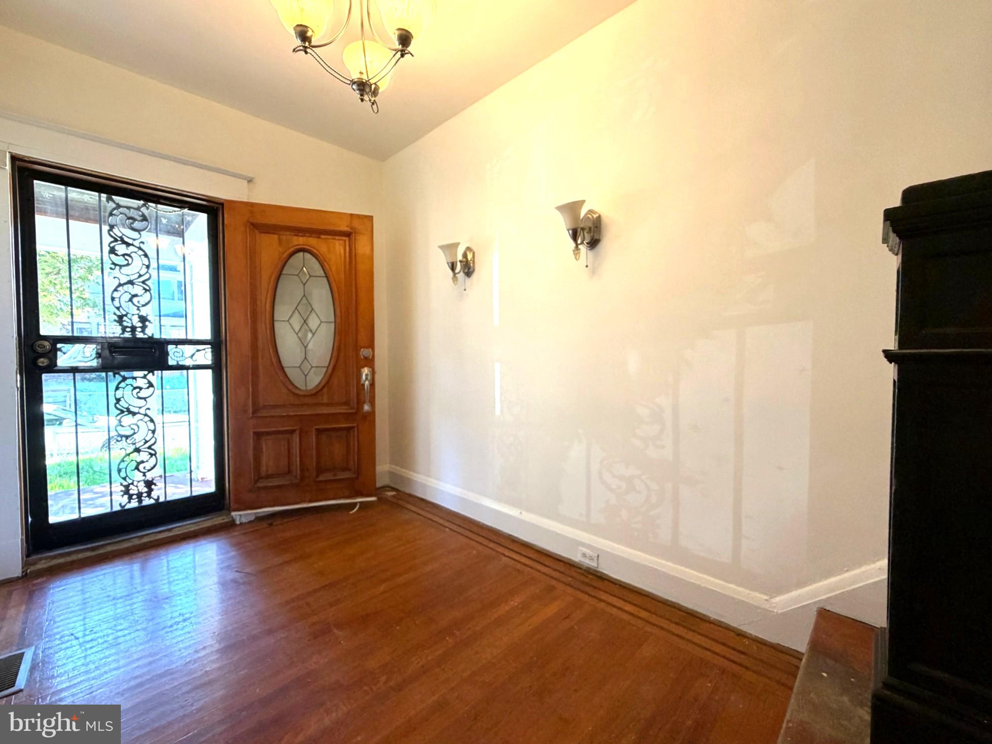 641 N AUGUSTA AVENUE
