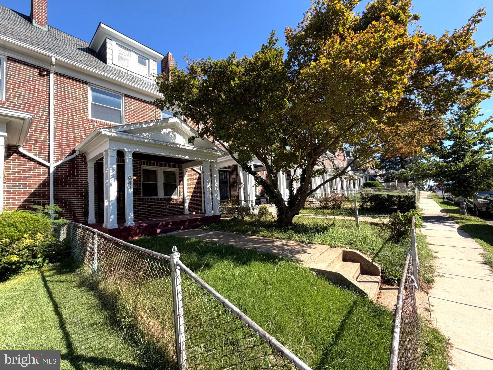 641 N AUGUSTA AVENUE
