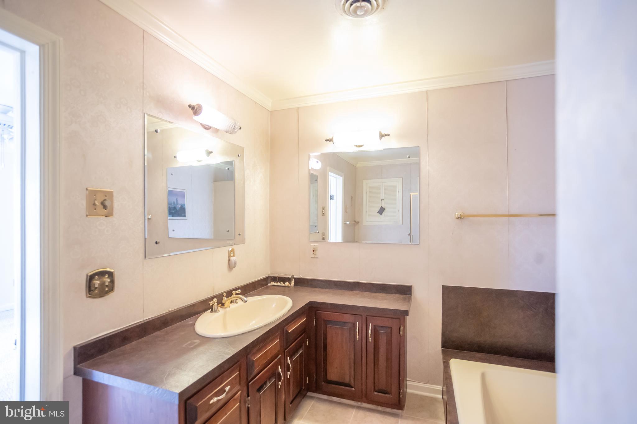 HILLSIDE - Residential