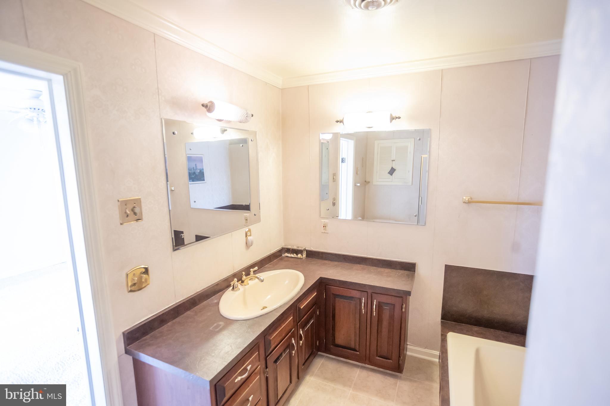 HILLSIDE - Residential