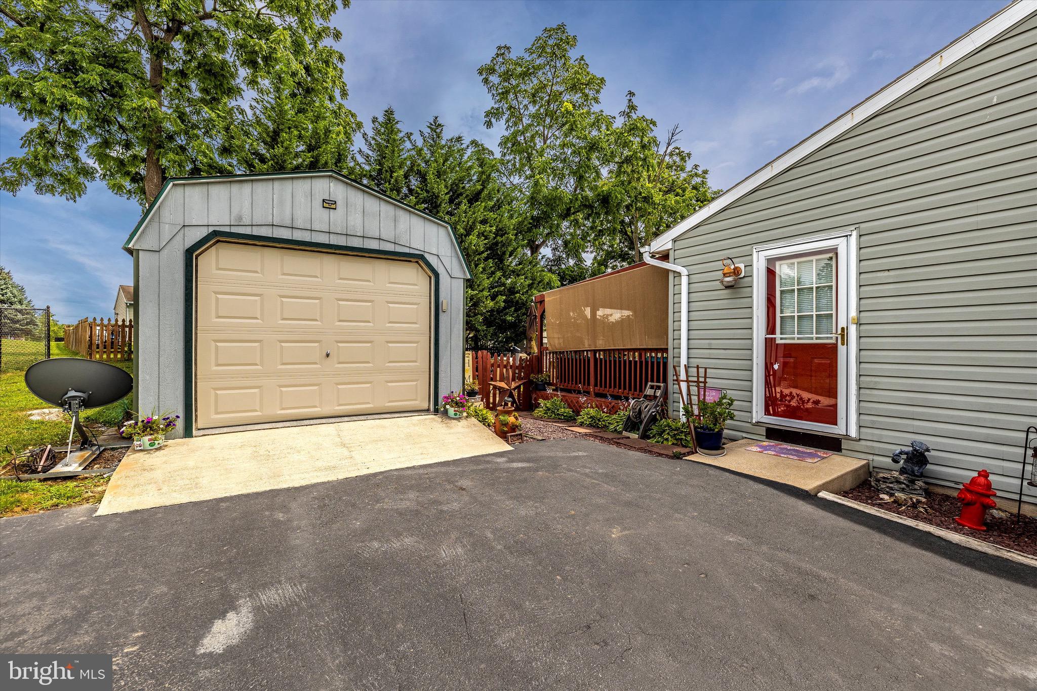 STERLING OAKS - Residential