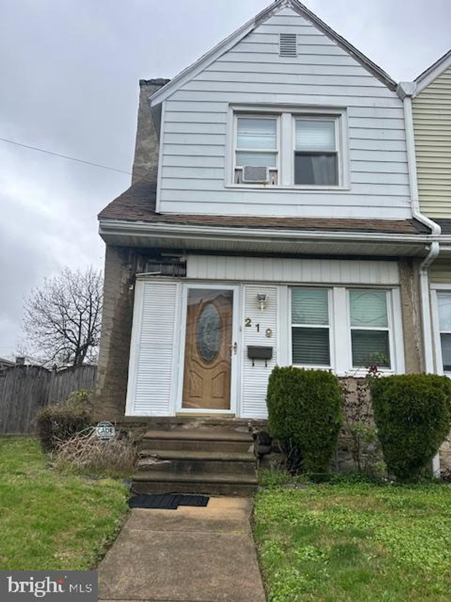 2 sty twin.  Great investment property. This is a OCCUPIED property, Buyer will have NO ACCESS. All offers are to be made through the auction site provided and OCCUPANTS SHOULD NOT BE CONTACTED.