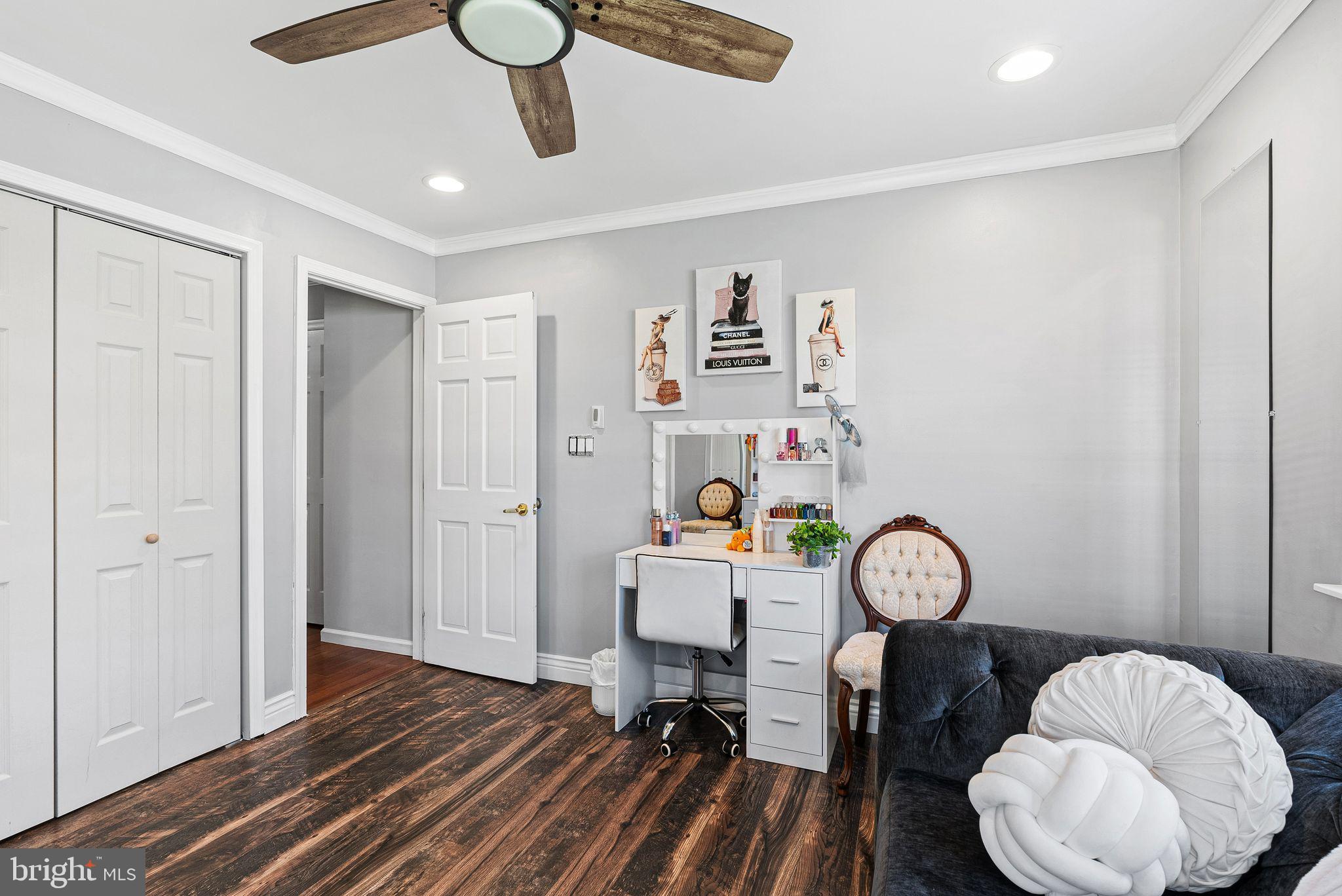 SNOWBALL GATE - Residential