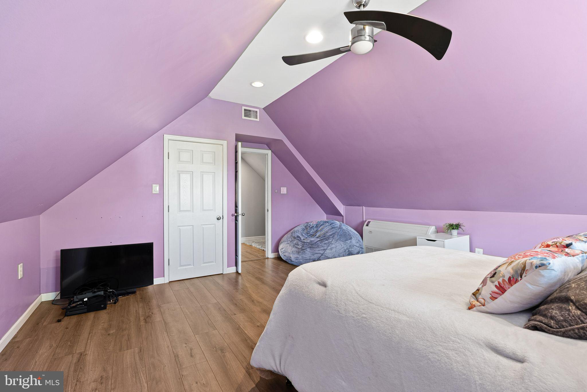 SNOWBALL GATE - Residential