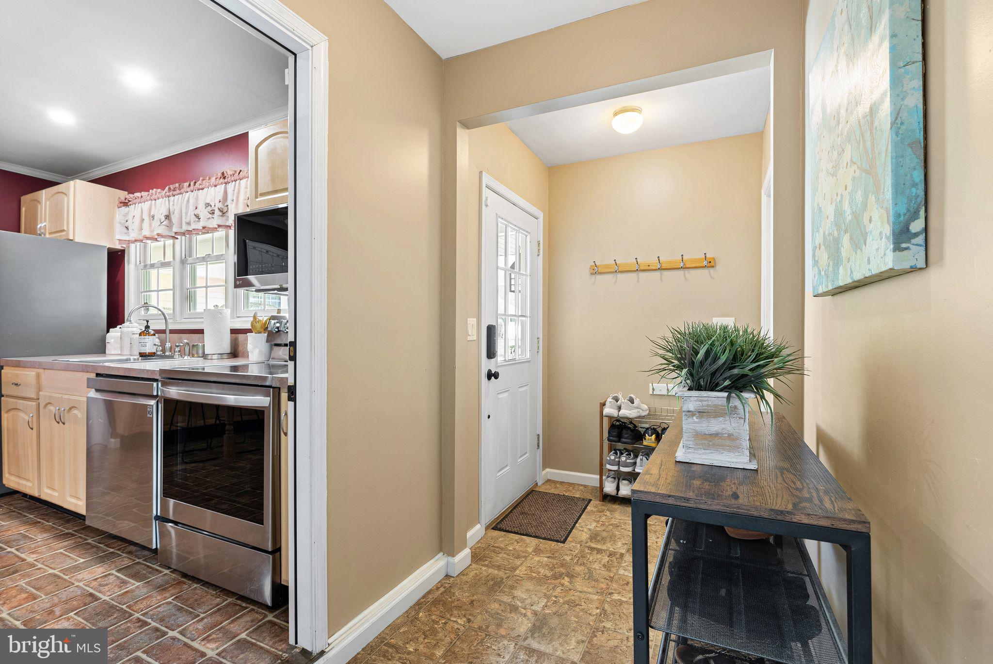 SNOWBALL GATE - Residential