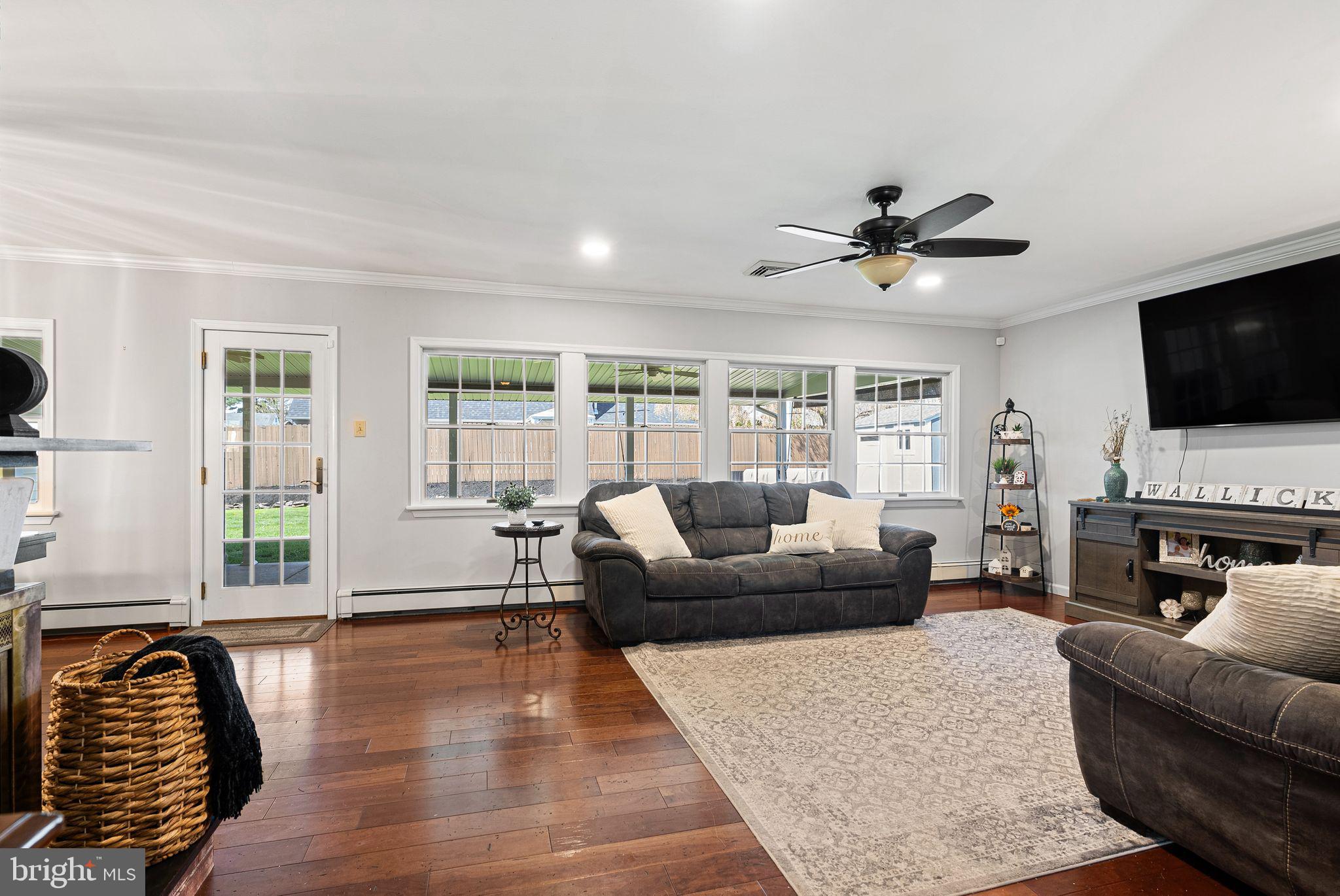 SNOWBALL GATE - Residential