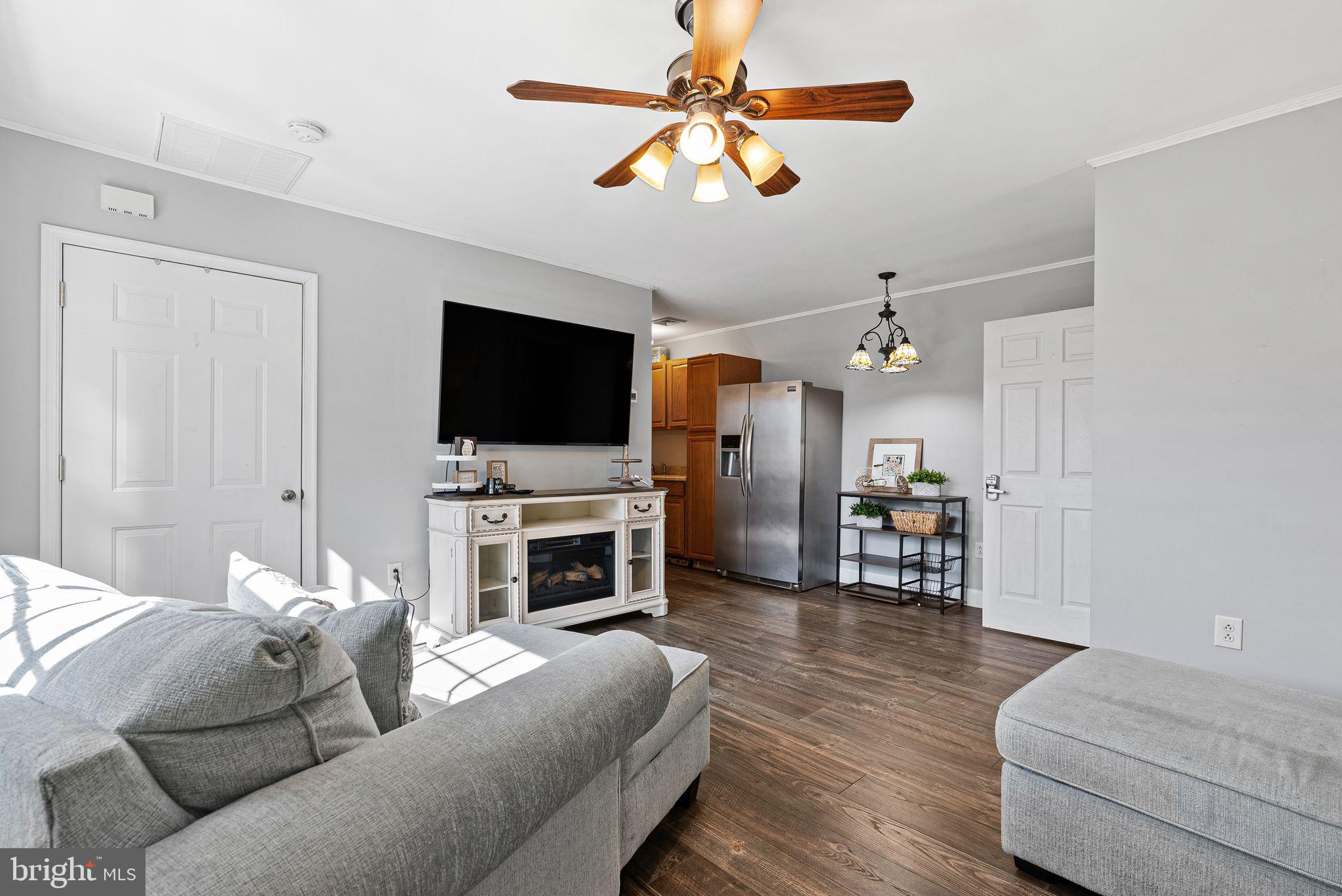 SNOWBALL GATE - Residential