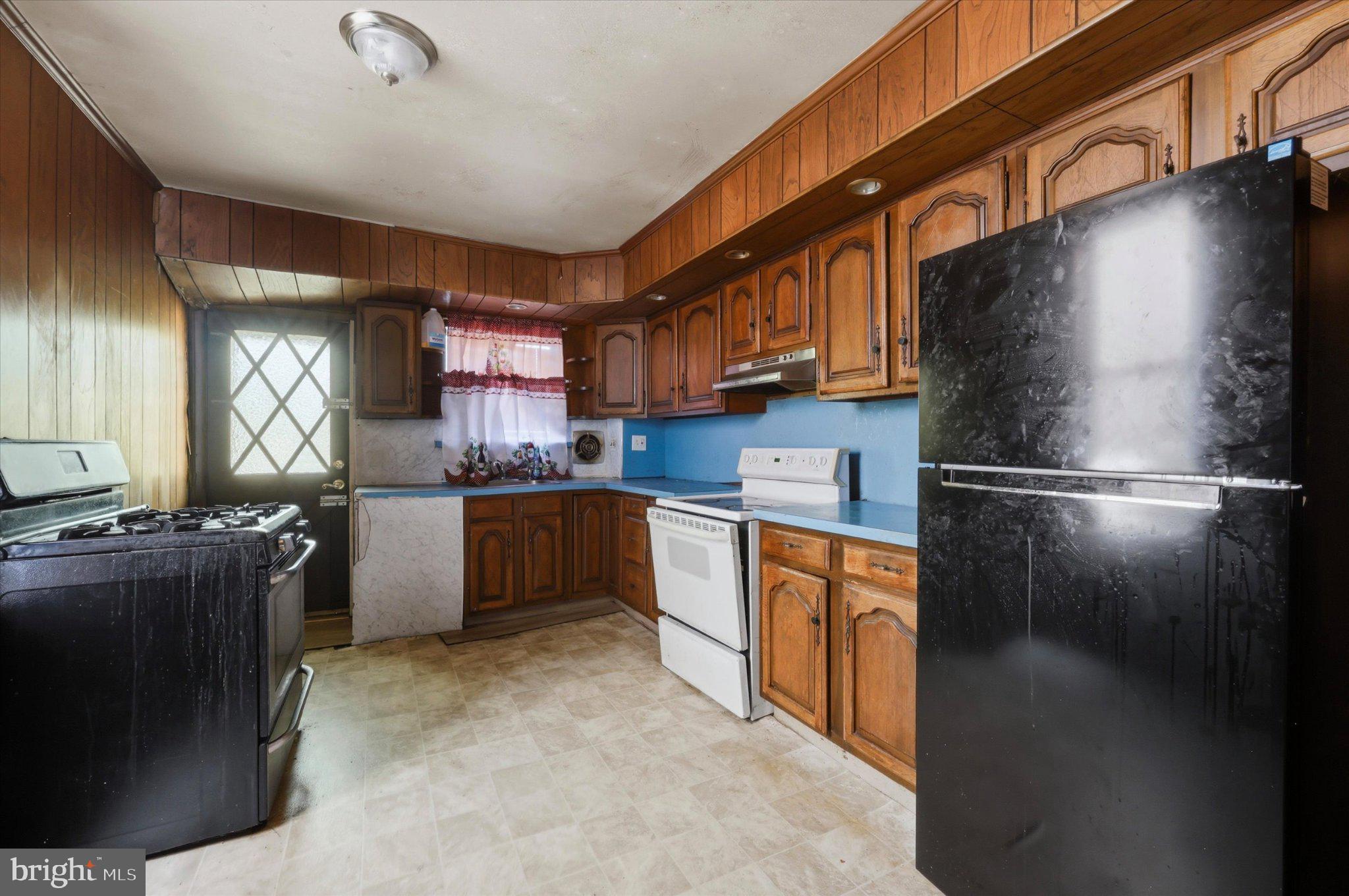OVERBROOK - Commercial Sale