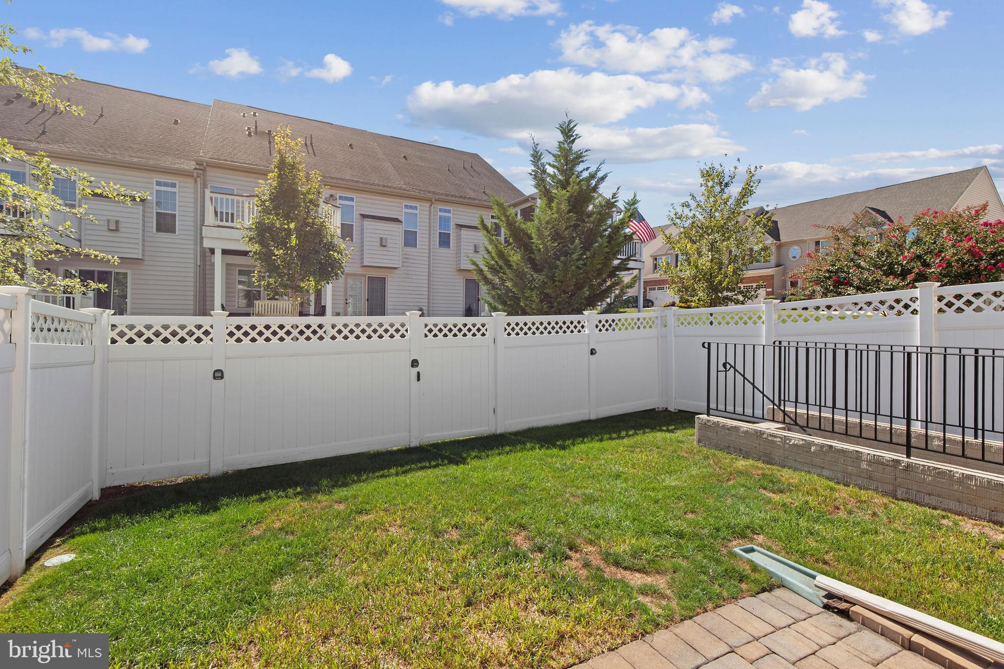 FALLSTON COMMONS - Residential