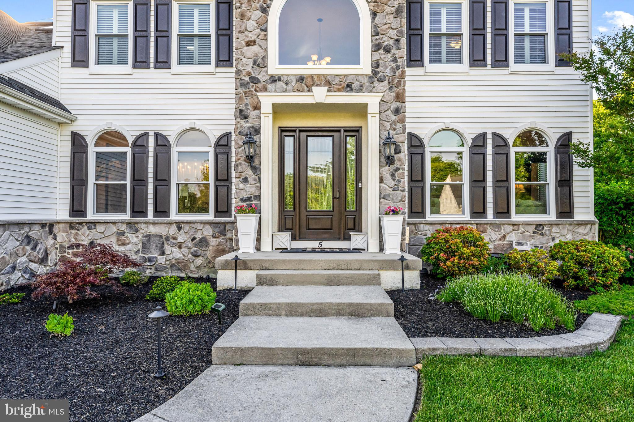5 LAUREL WOOD CT