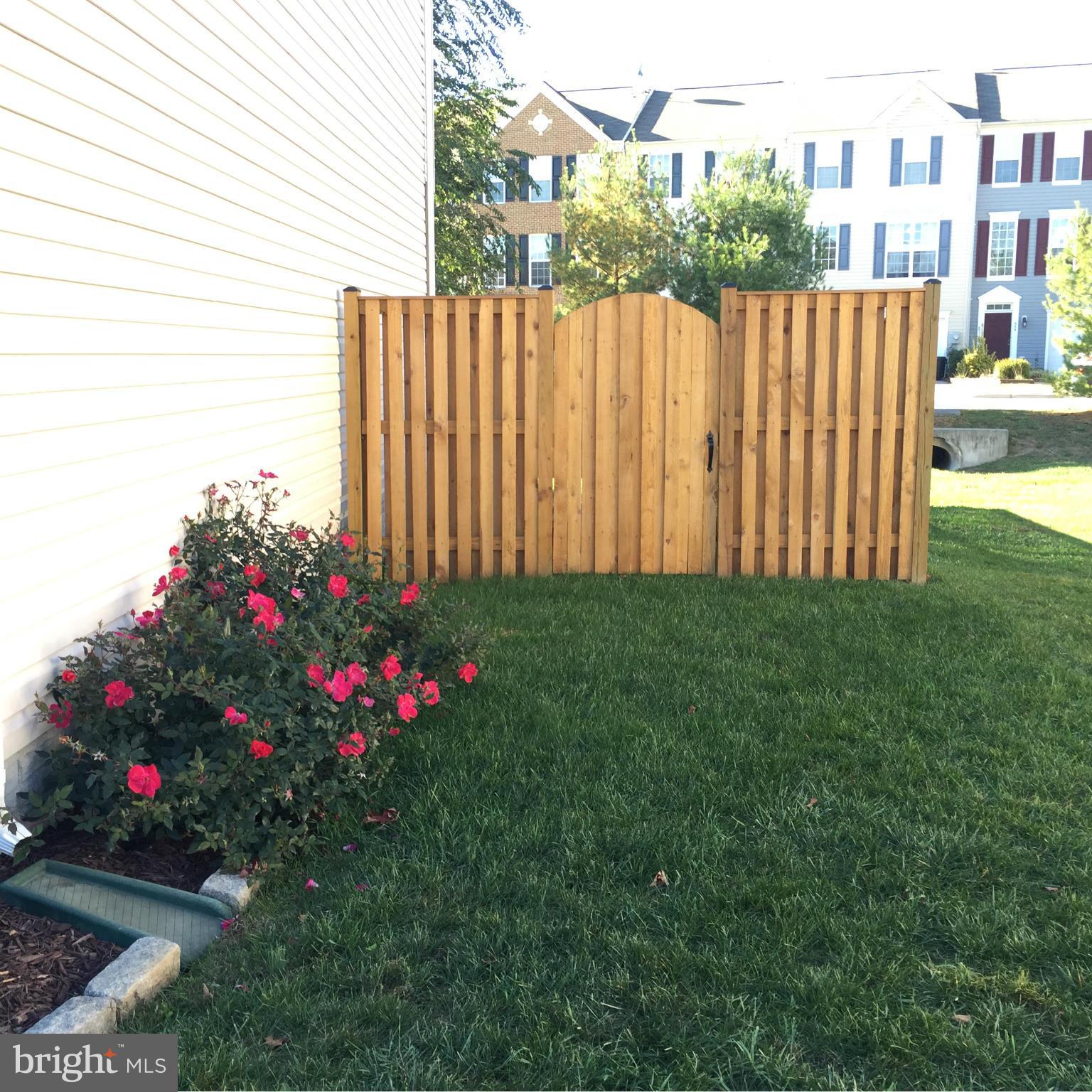 LEXINGTON COURT - Residential