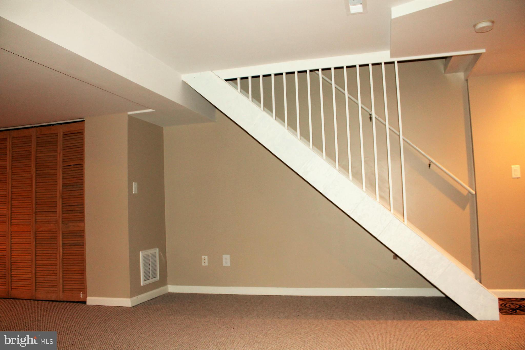 LEXINGTON COURT - Residential