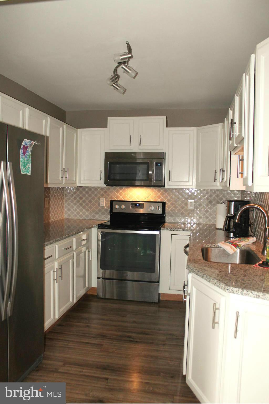 LEXINGTON COURT - Residential