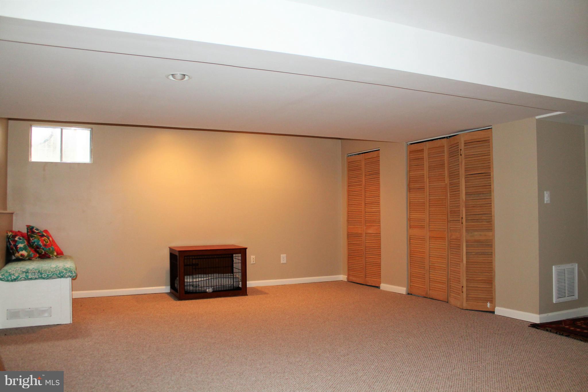 LEXINGTON COURT - Residential