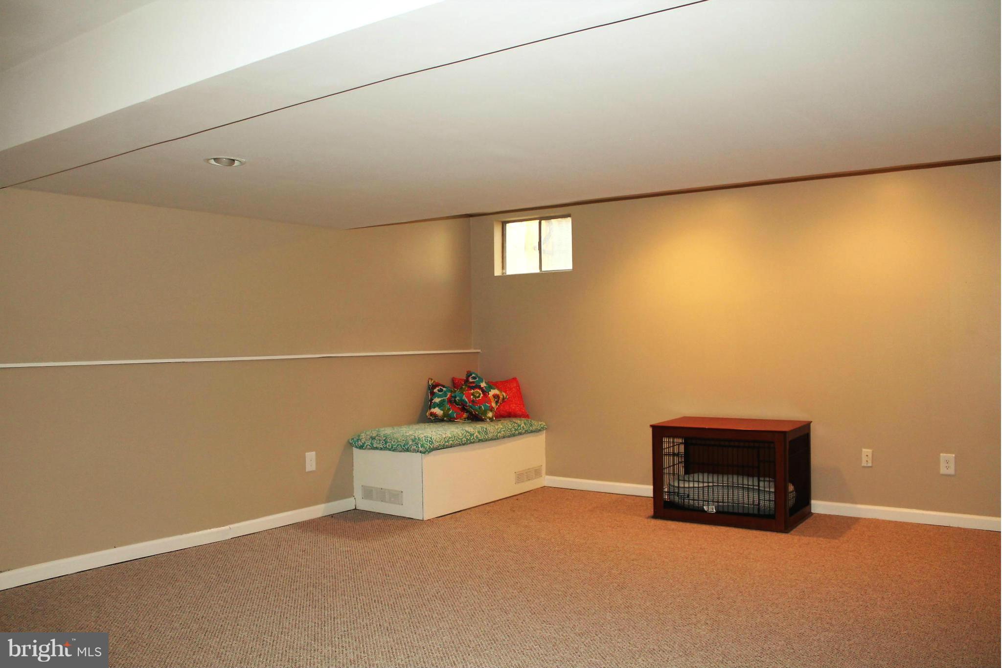 LEXINGTON COURT - Residential