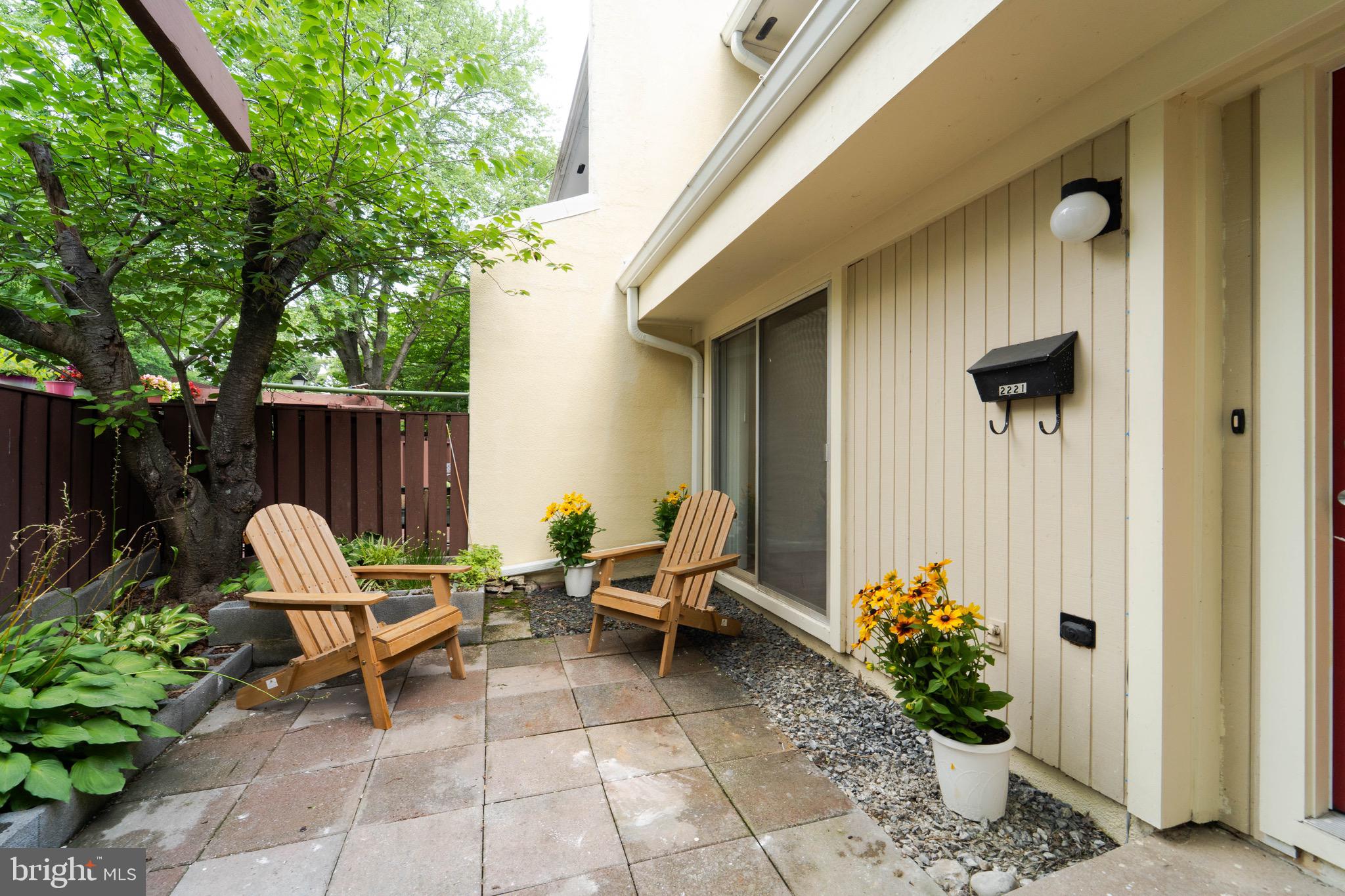 2221 SOUTHGATE SQUARE