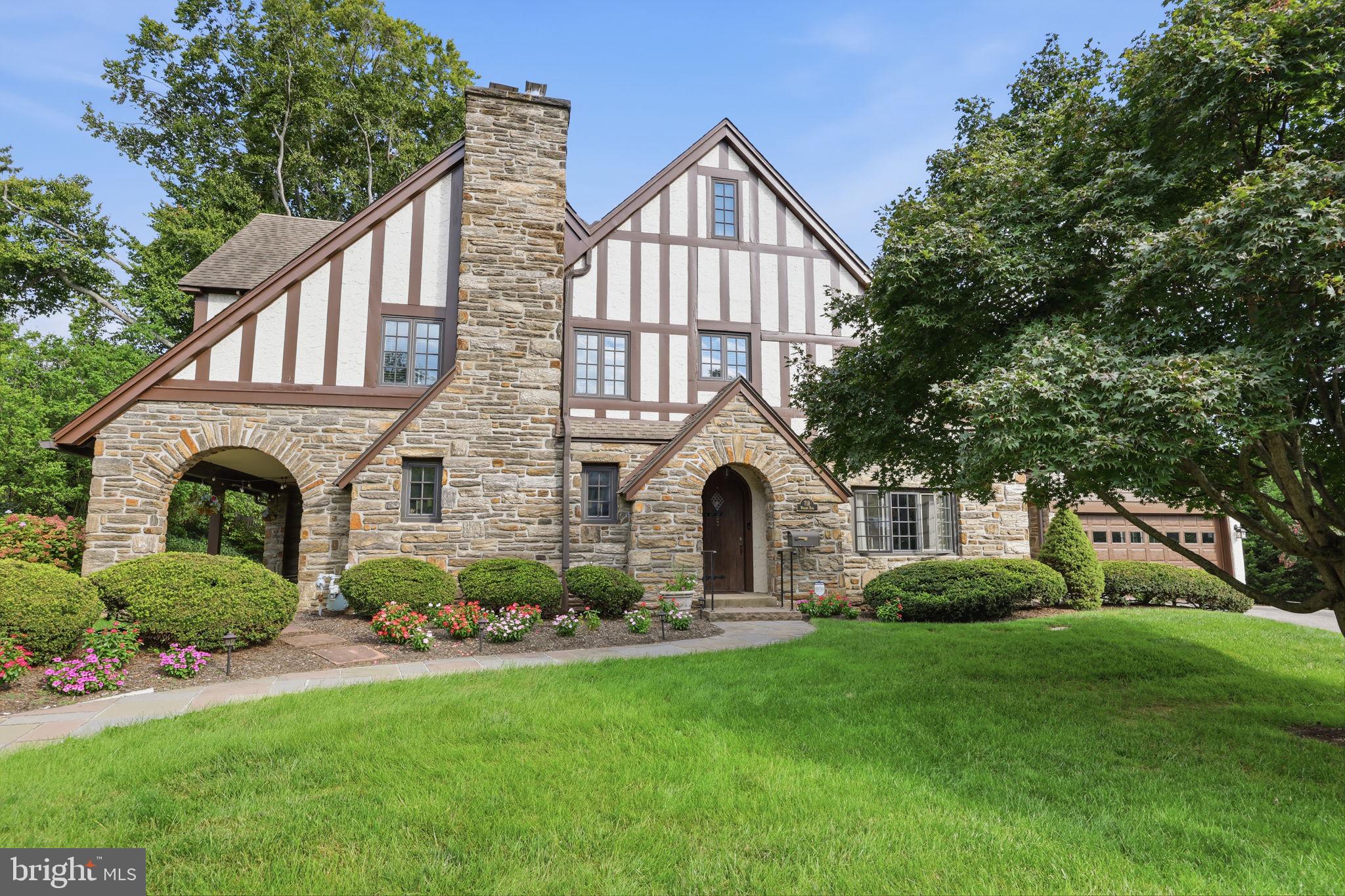 719 WINDING ROAD