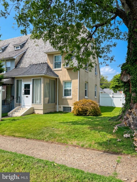 Townhouse For Sale - 82 Shipway<br/> BALTIMORE, MD 21222