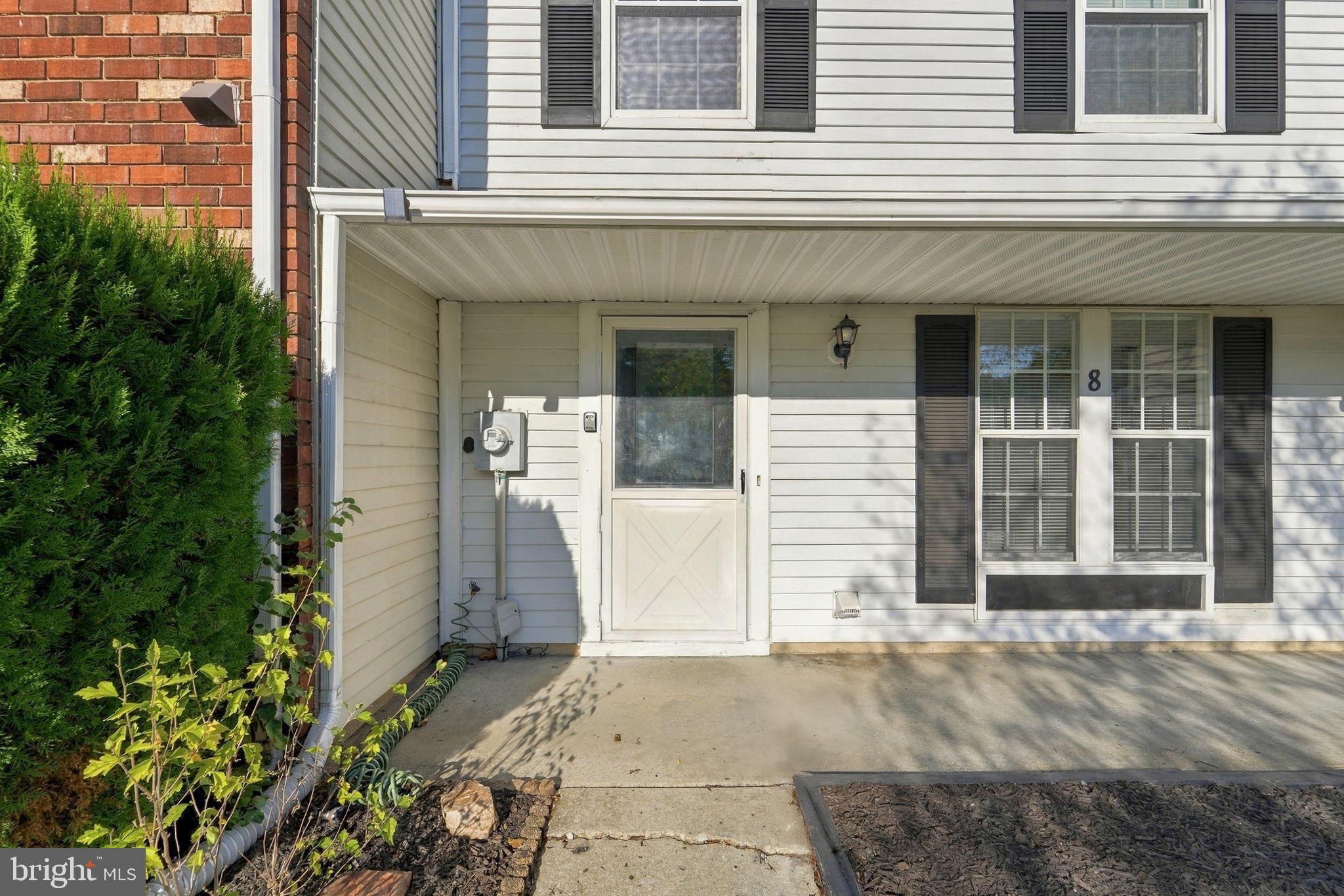 8 VICTORIA MANOR COURT