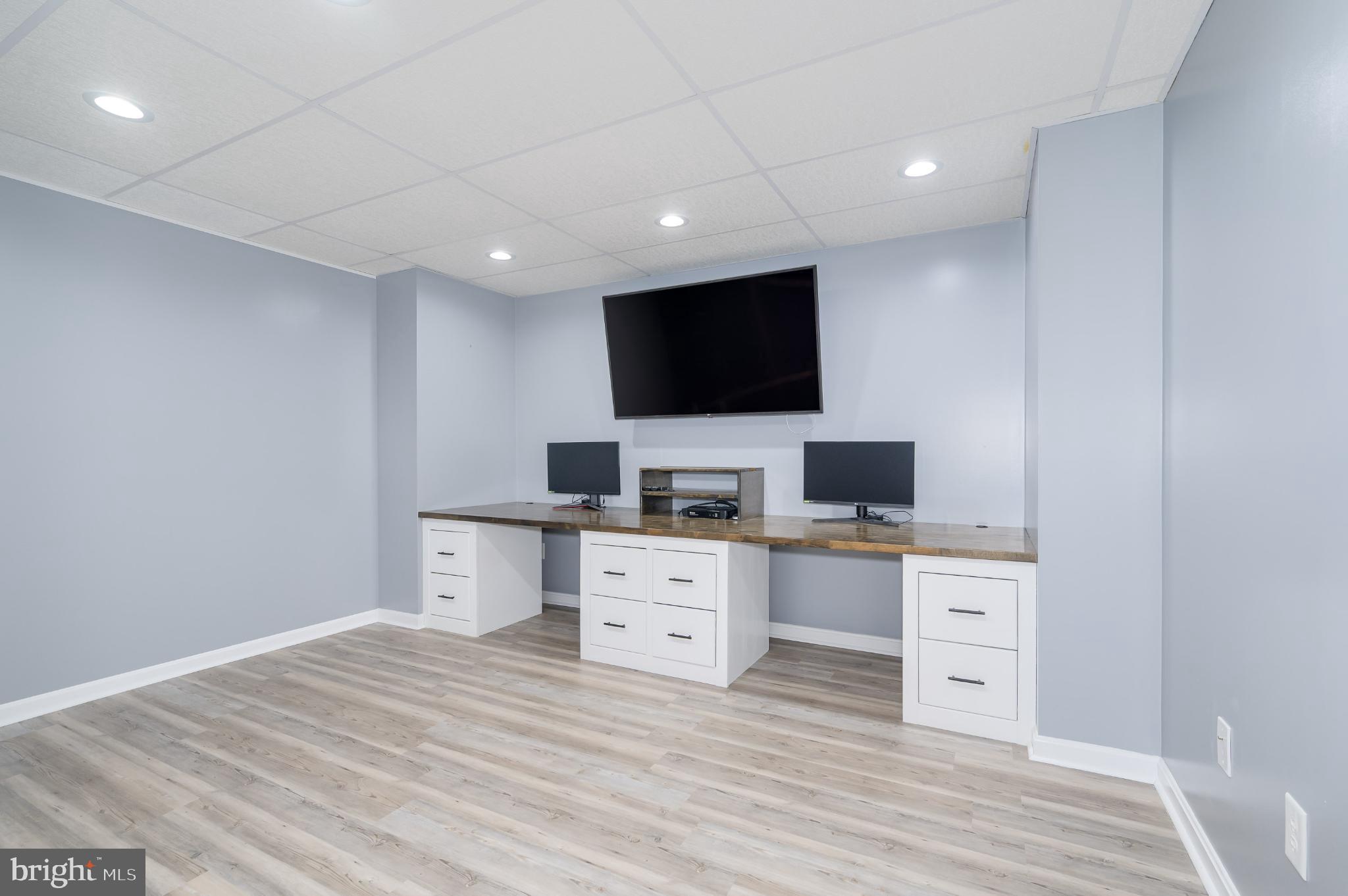 HOLLIS MANOR - Residential