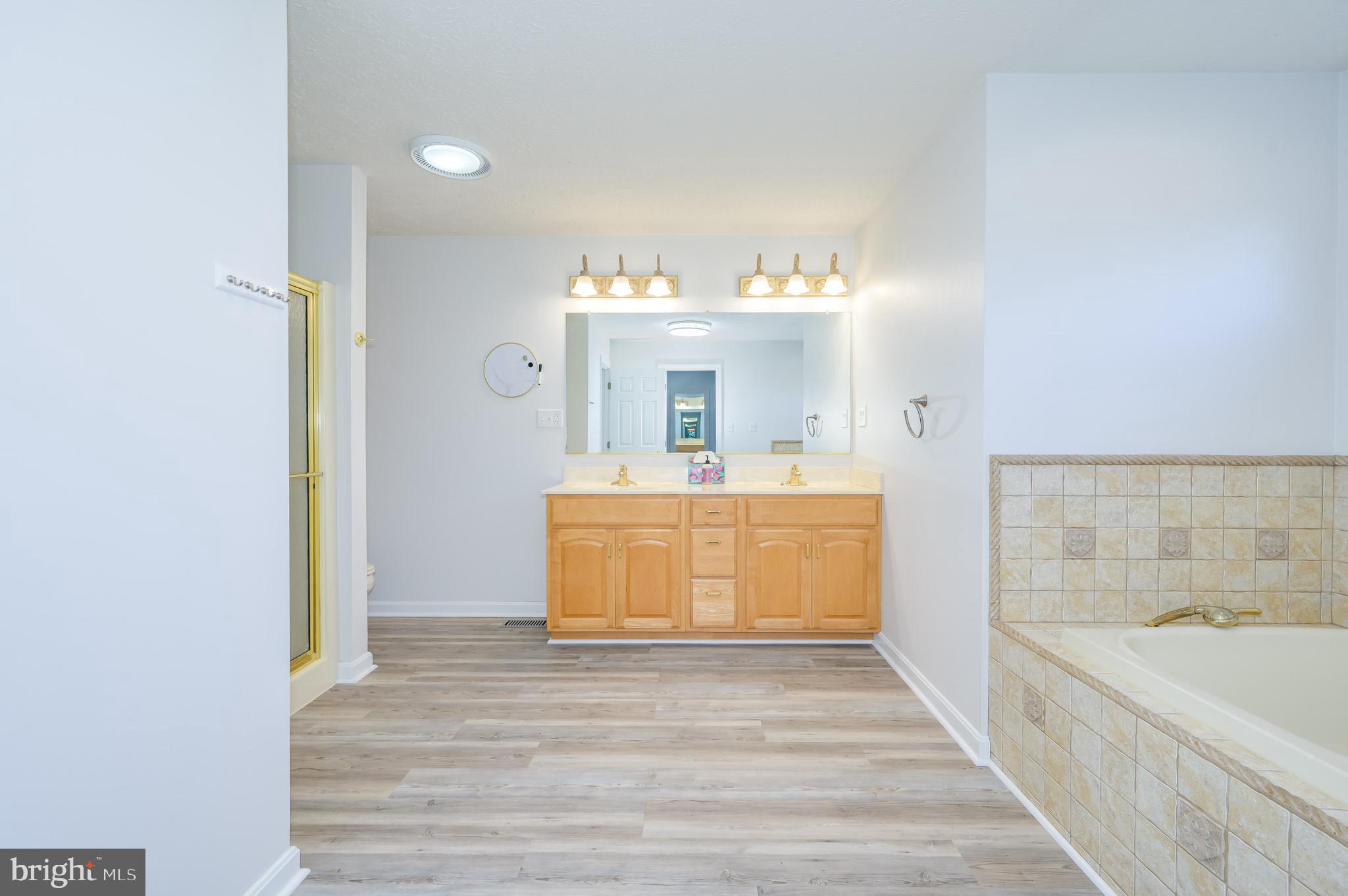 HOLLIS MANOR - Residential