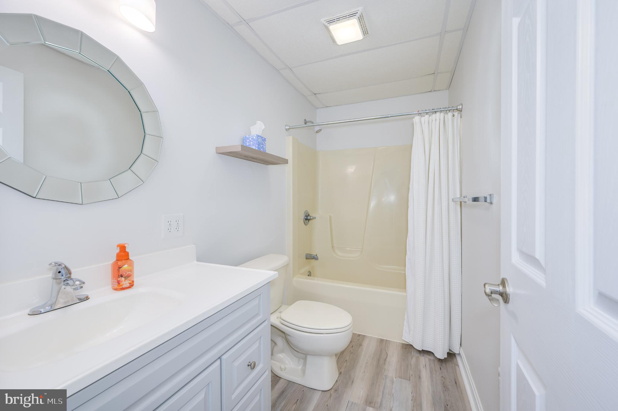 HOLLIS MANOR - Residential