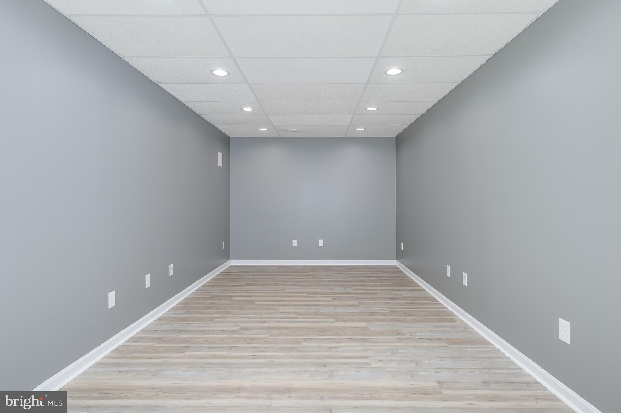 HOLLIS MANOR - Residential