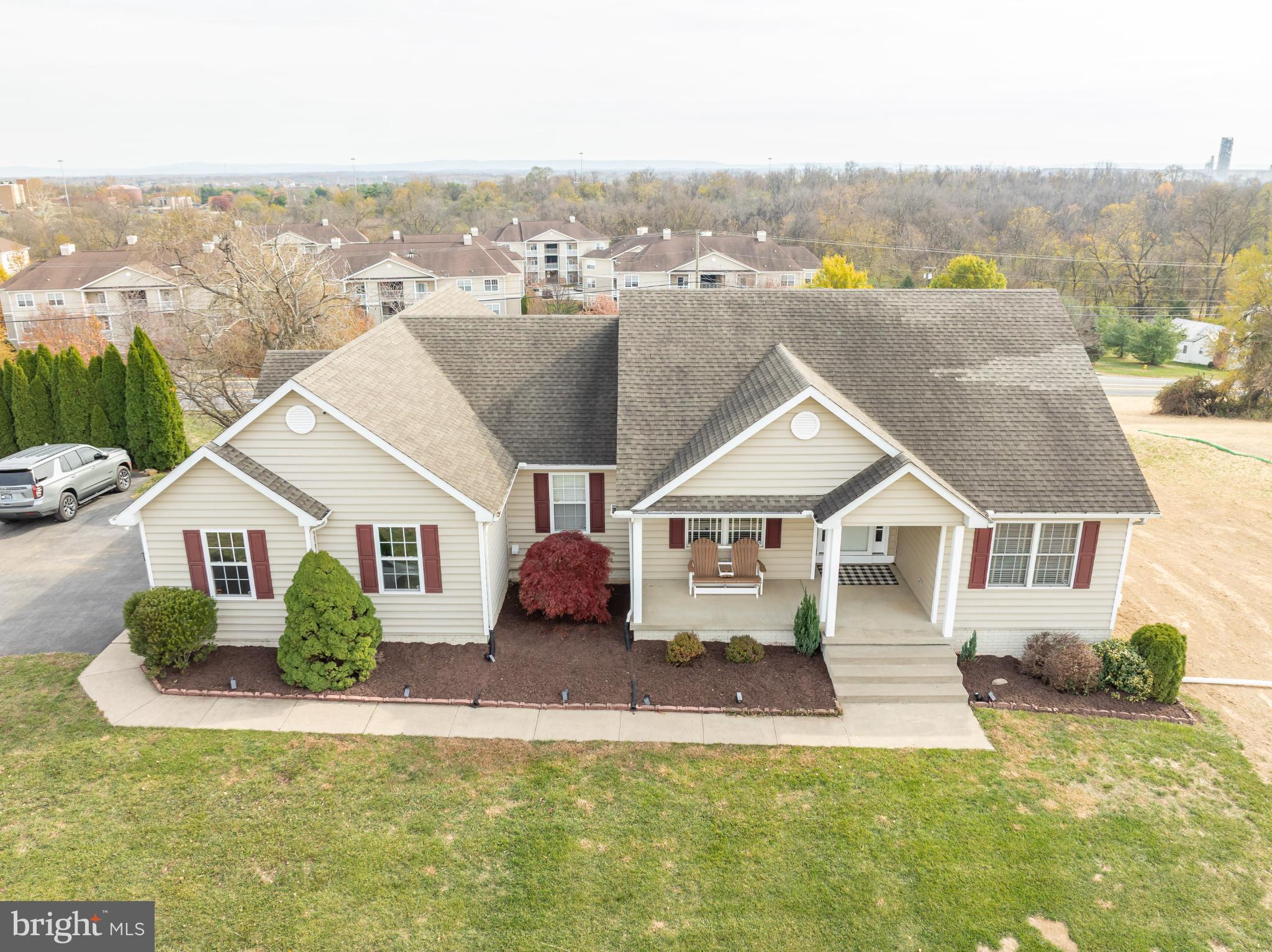 HOLLIS MANOR - Residential