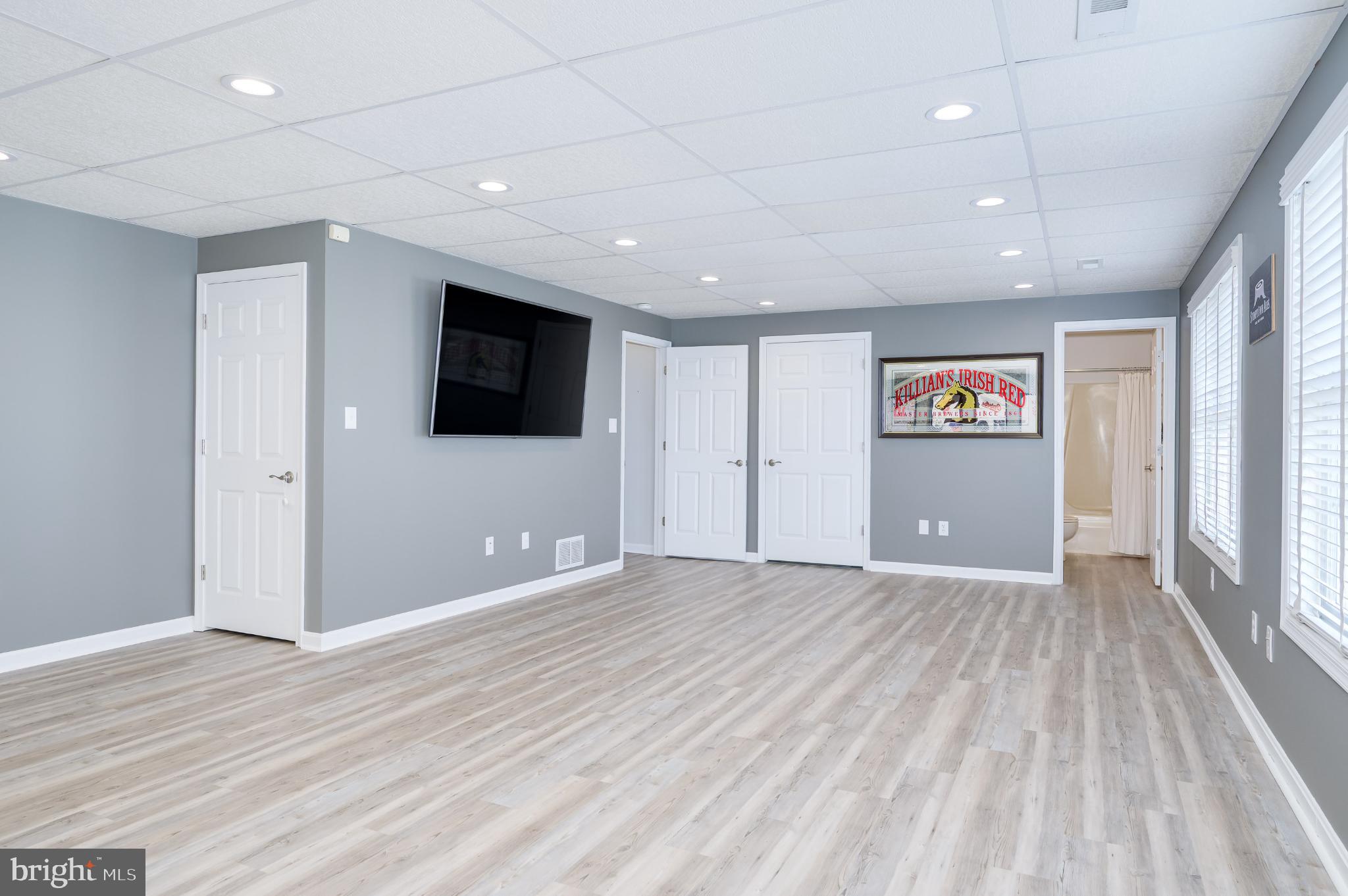 HOLLIS MANOR - Residential