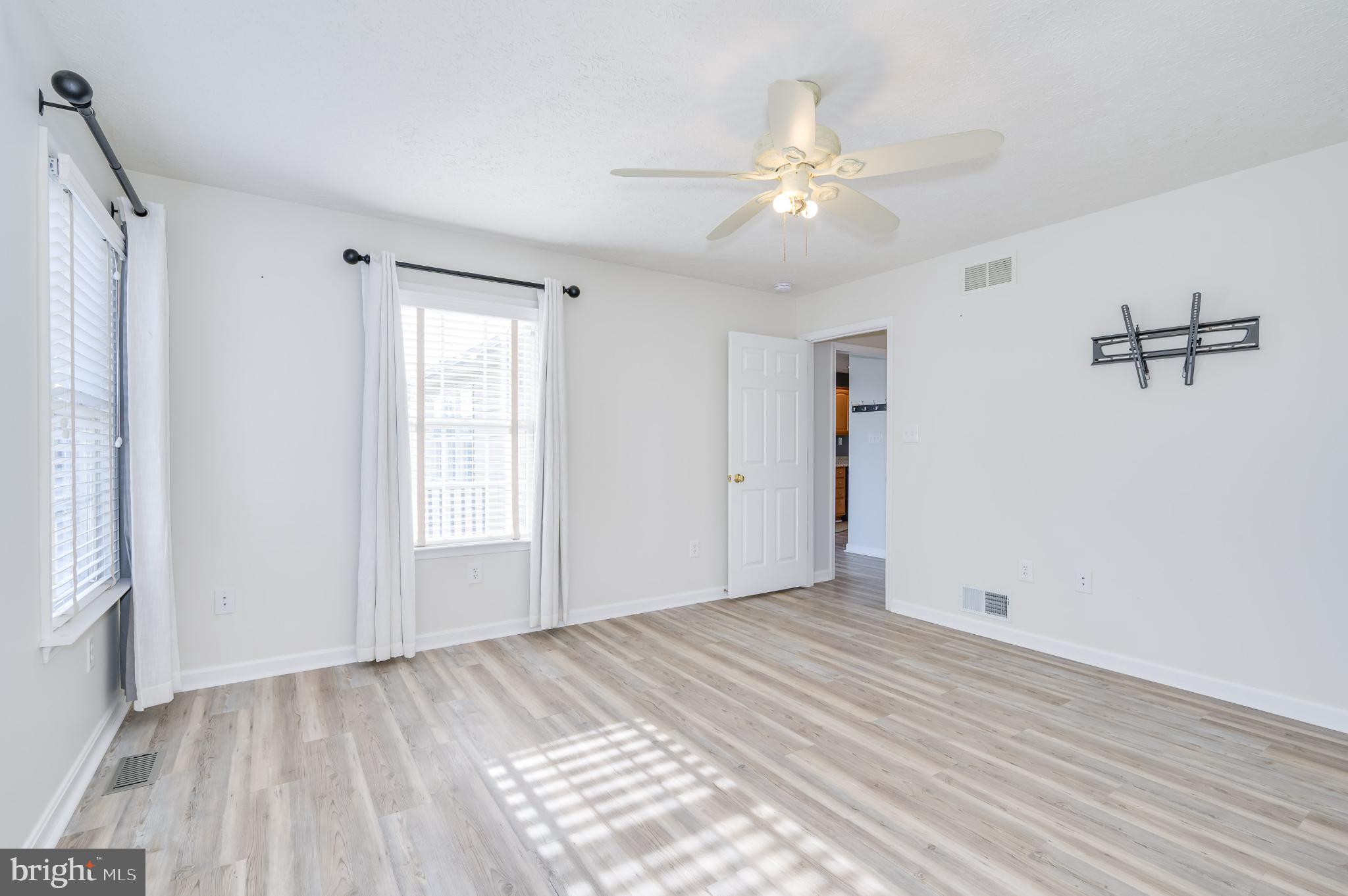 HOLLIS MANOR - Residential