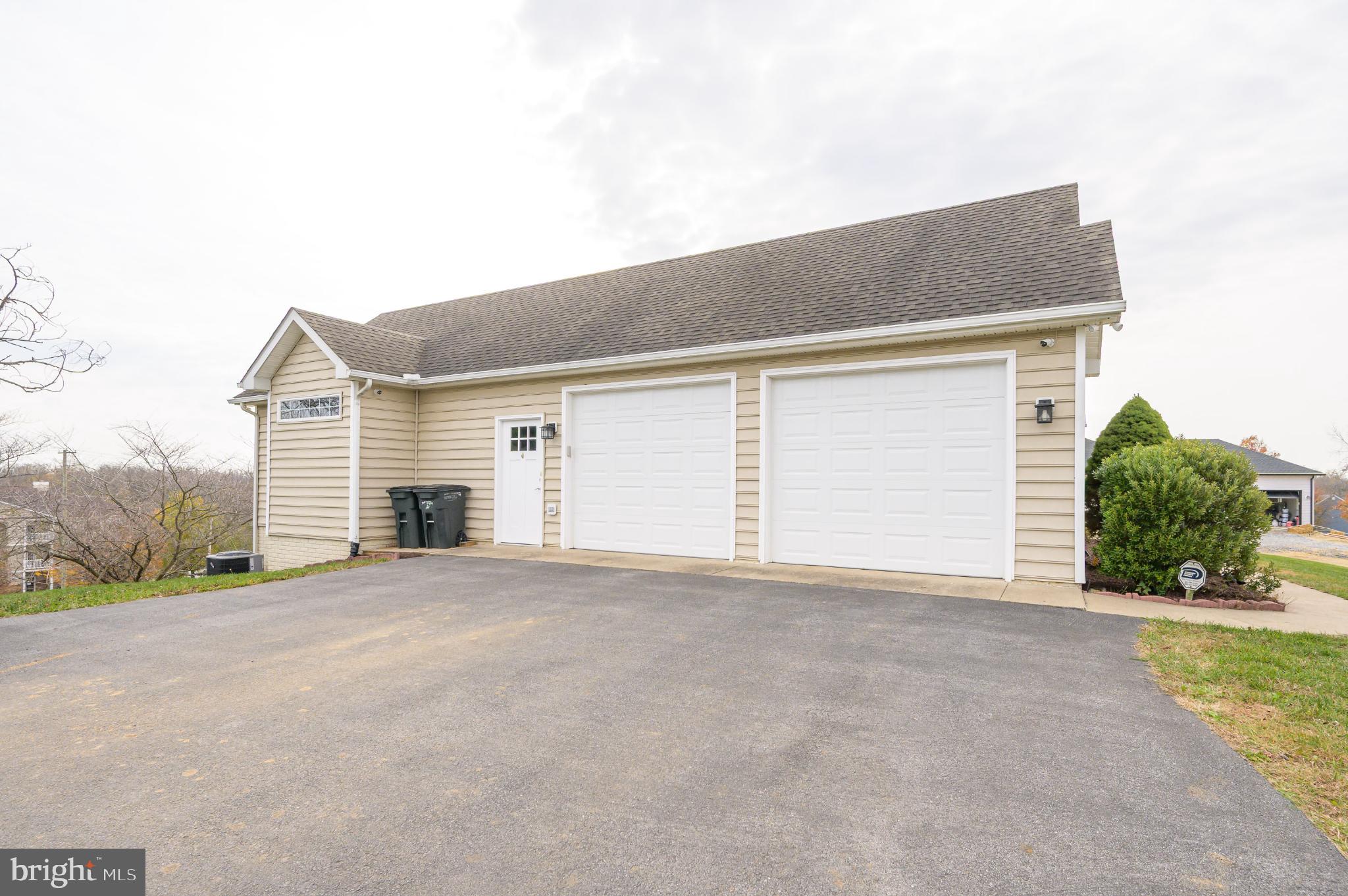 HOLLIS MANOR - Residential