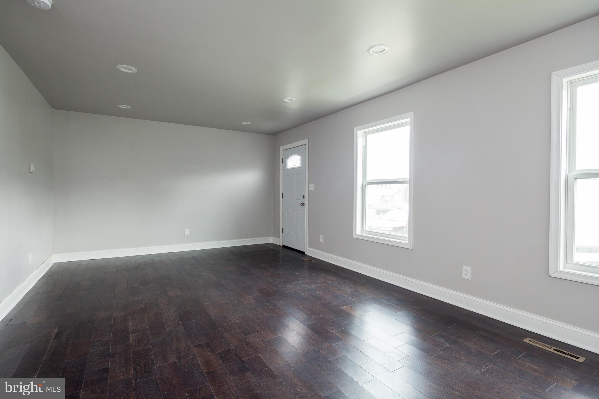 HARFORD SQUARE - Residential