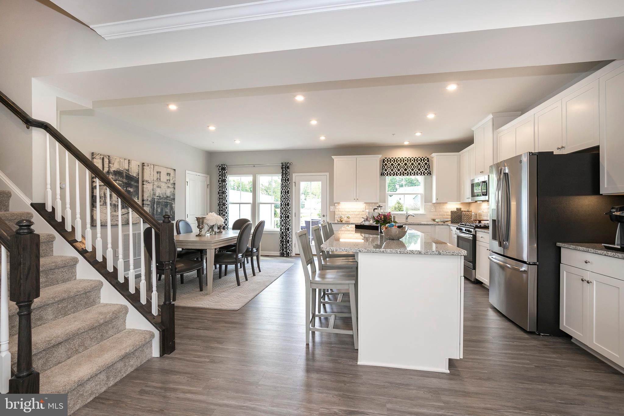 MONTGOMERY VIEW - Residential