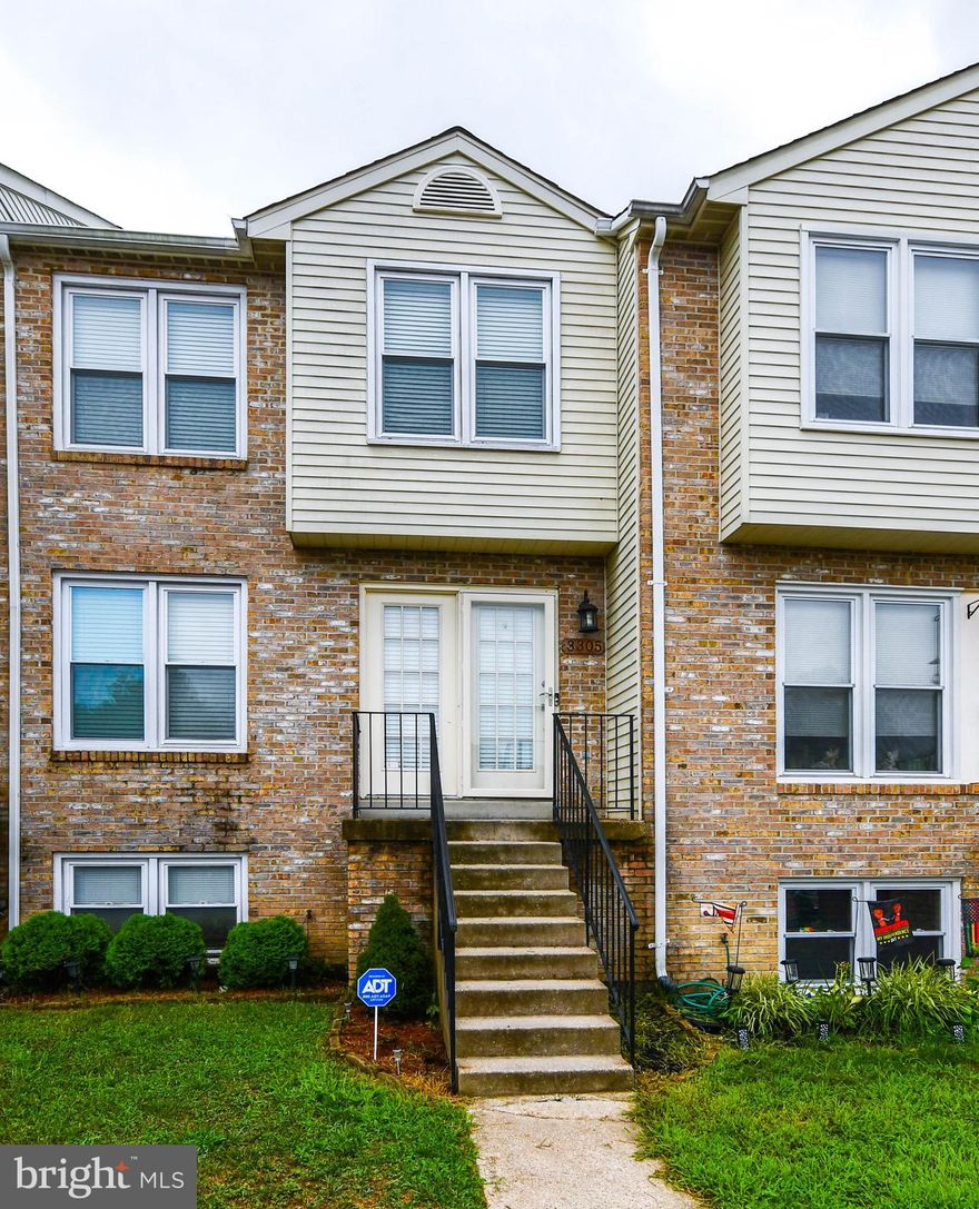 NEW LEASE !!!!! Come tour this beautiful town home that boasts sleek modern finishes and an abundance of natural light that dances through the generous windows.  Step into a world of warmth as you enter the open concept living space,  this town home is spacious with nice size bedrooms three full bathrooms and one half bathroom,  fenced in back yard  with a very nice deck.