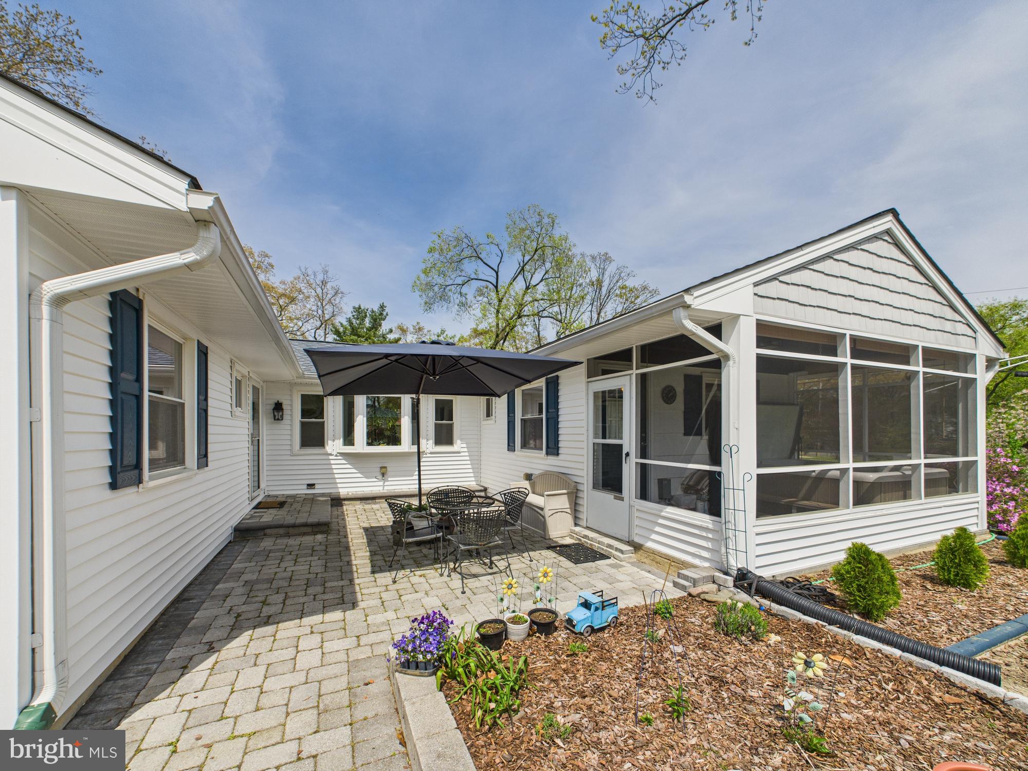1482 FRIENDLY ROAD