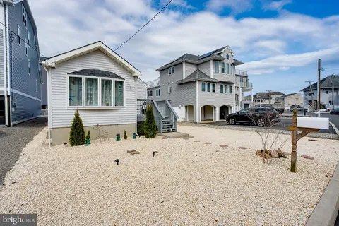 38 Bay Breeze Drive, Toms River, NJ MLS: NJOC2032762